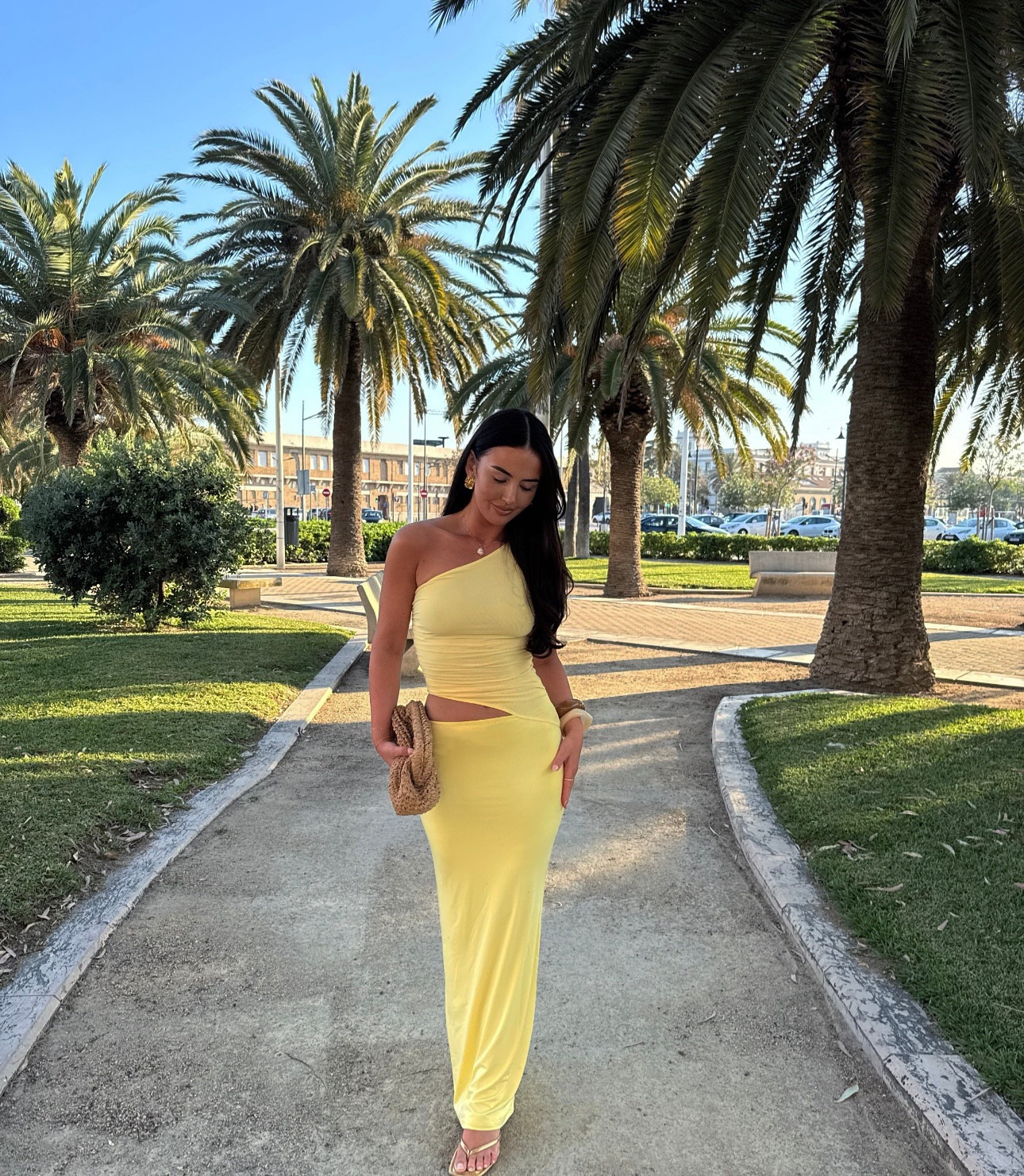 OOTN 💛

Holiday dress, yellow dress, maxi dress, holiday outfit, summer dress, gold heels, raffia bag, lemon dress

#LTKsummer #LTKuk #LTKtravel