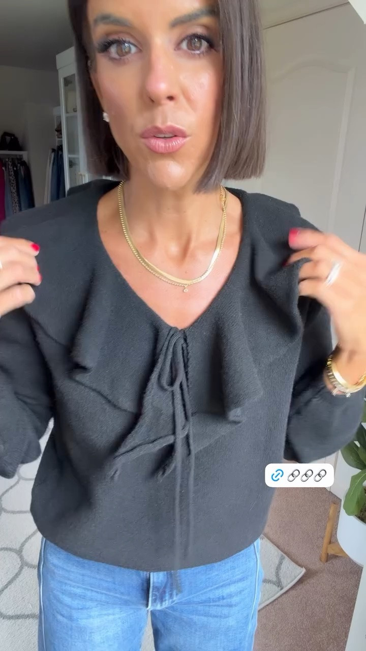 Size small in top size 0 in jeans

#LTKootd #LTKdayinmylife #LTKmomlife