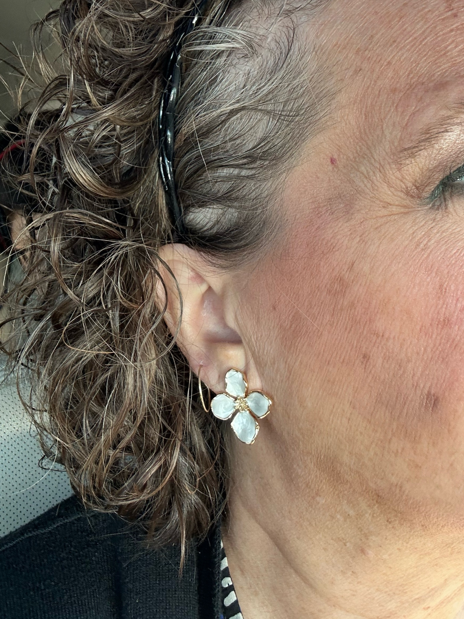 New Earrings from Loft. Cute and perfect for Spring! 
#earrings #springoutfit #jewelry #loft 