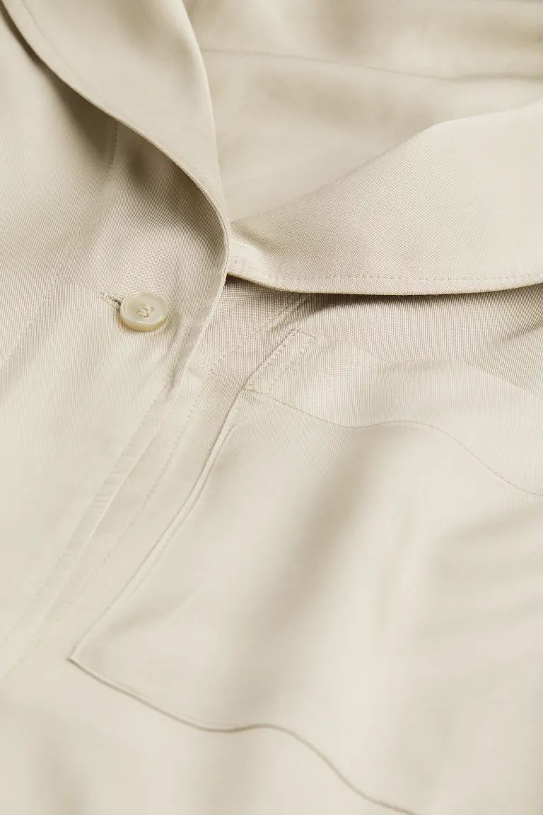 Conscious choice  Short, oversized shirt in softly draped, woven viscose fabric. Resort collar, b... | H&M (US + CA)