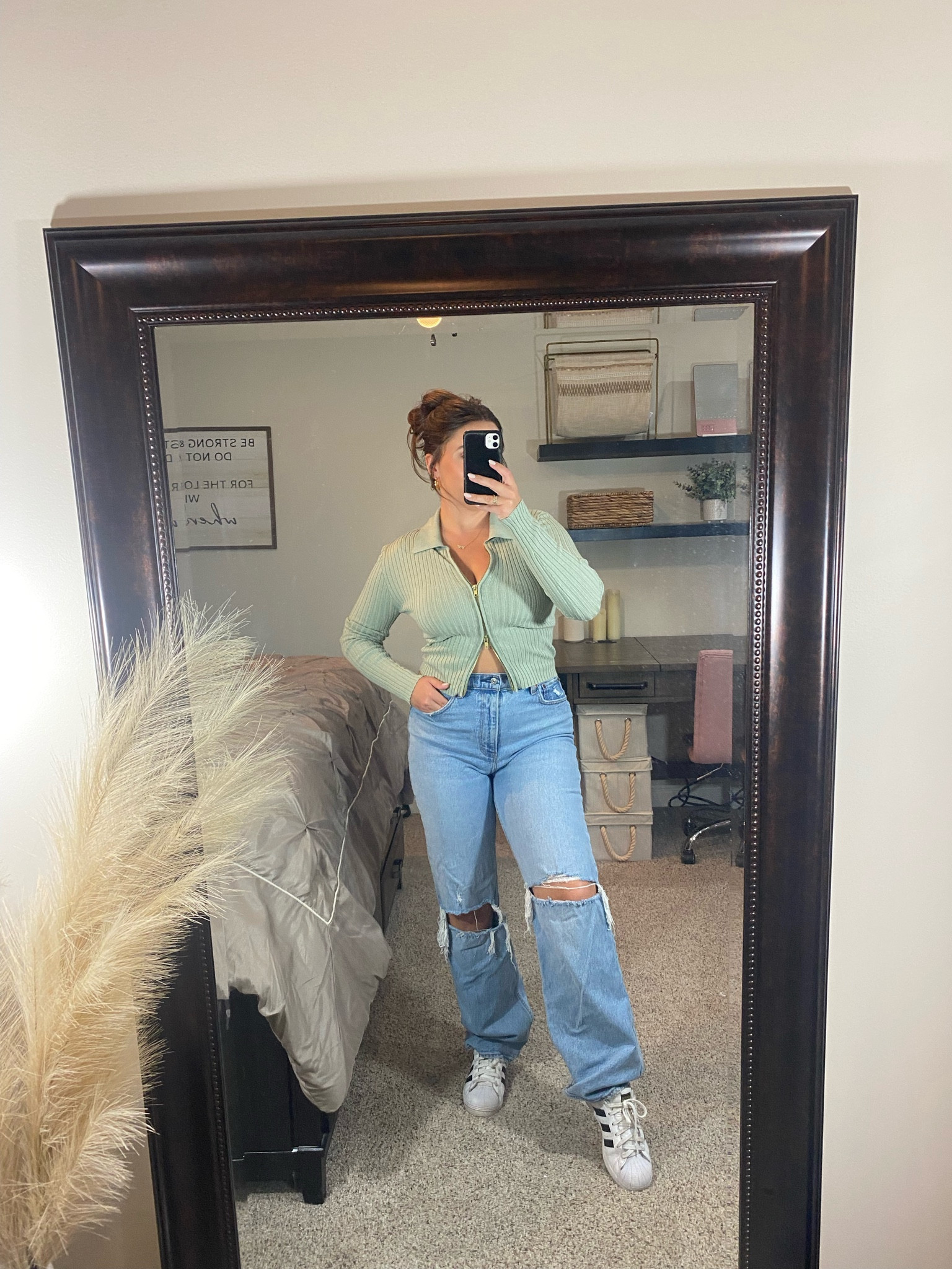 Curve love denim fit TTS - my fav jeans! Zip up sweater fits TTS
Wearing a M