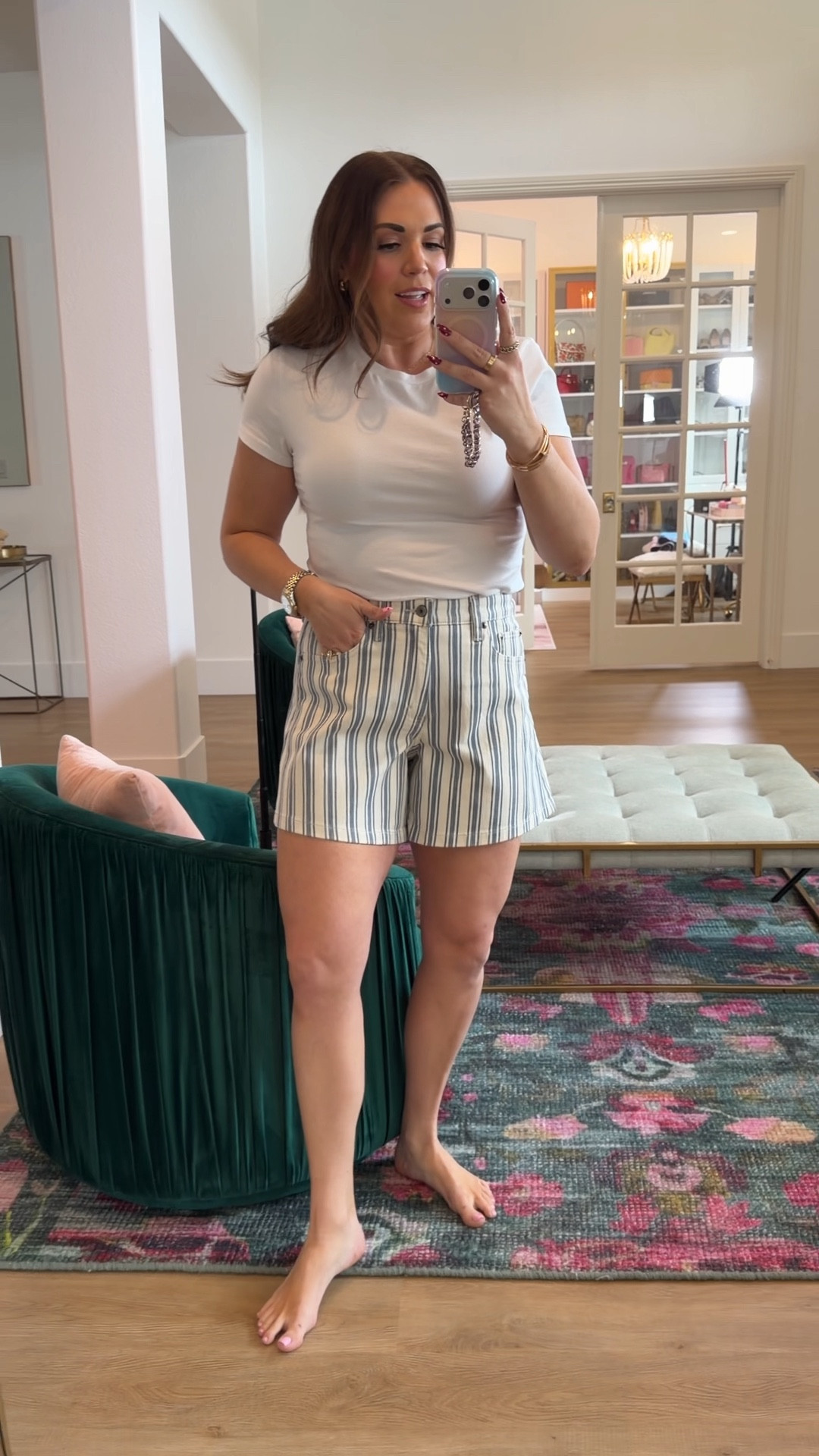 curvy midsize spring denim short look! wearing size 30 in shorts and large in white tee 

20% off in the AF app with code AF20

#LTKSaleAlert #LTKMidsize #LTKSeasonal
