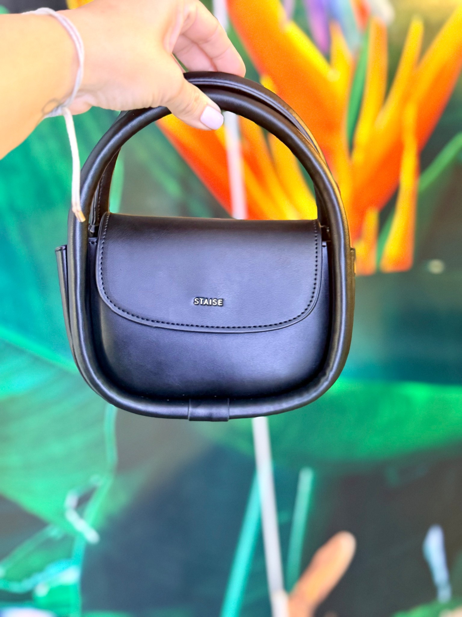 This Amazon Bag Is Giving Luxury 🖤
It looks so expensive in person and it comes with a strap too. 

#amazonfinds #amazonfashion #momstyle #miamimomfinds
black bag outfit
amazon purse
affordable fashion
minimalist style

#LTKFindsUnder50 #LTKdayinmylife #LTKootd