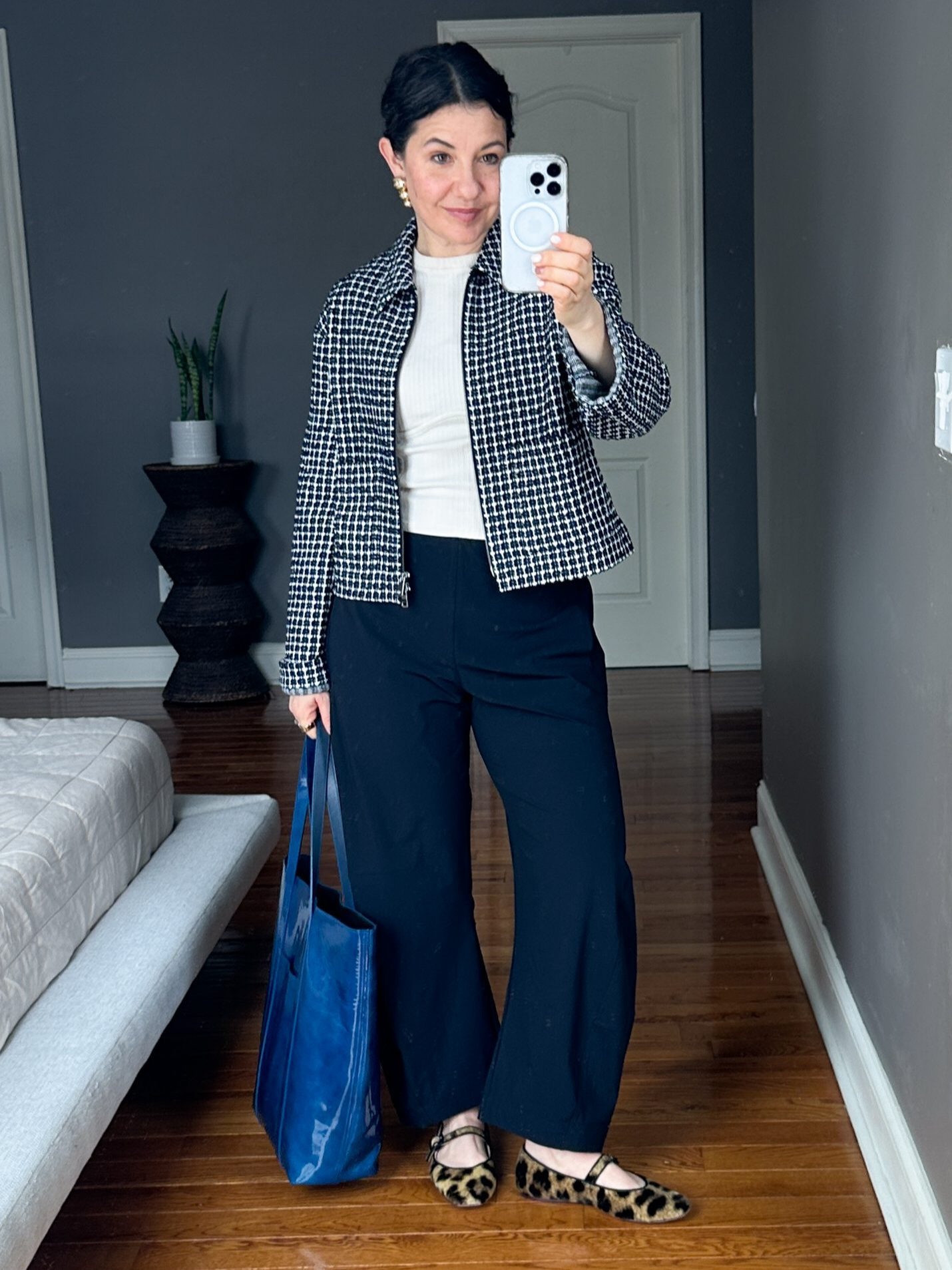 The Ruti On-The-Loose Work Pants are everywhere right now...super popular pants because of their versatility, cool design, travel-friendliness features, and super comfortable material. 