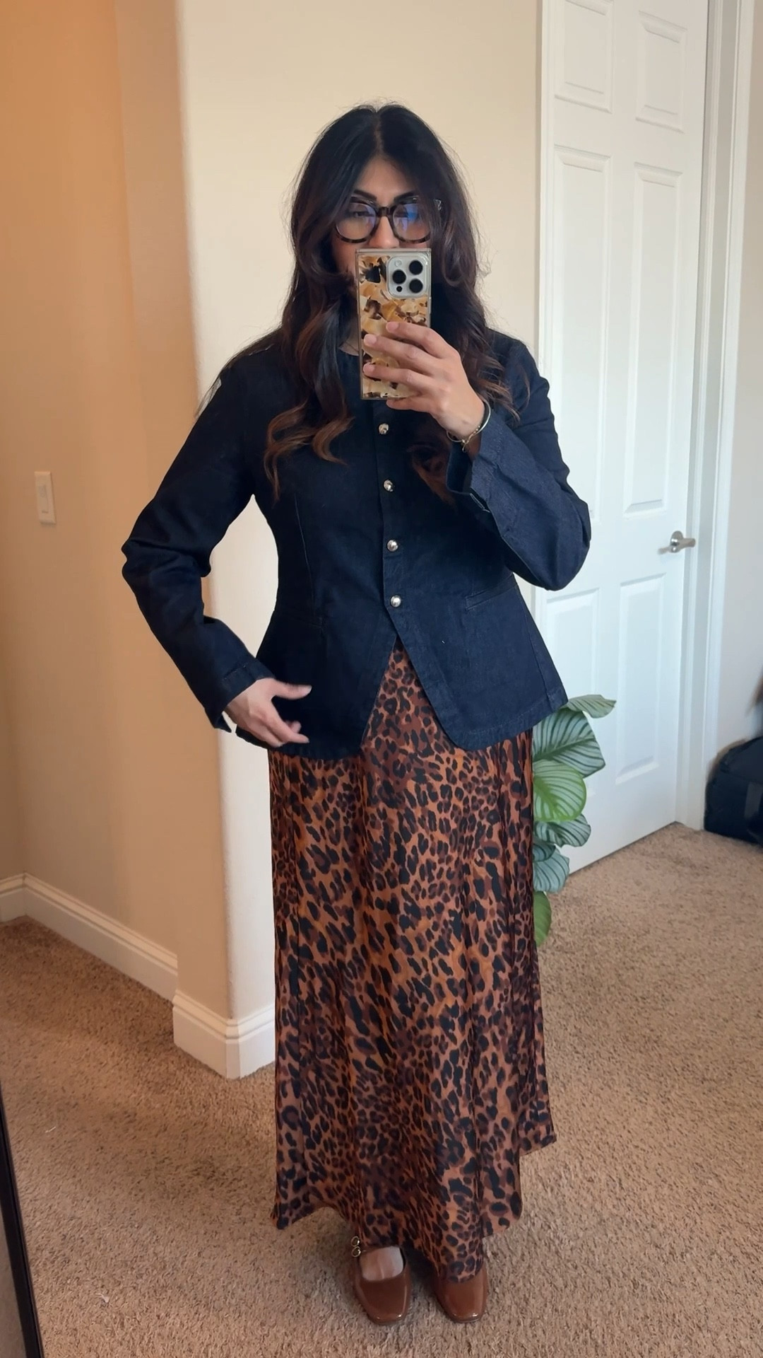 What to wear to work when your bloated. This blazer top from Madewell is so stunning and easy to pair with work pants or a satin skirt. I love the look paired with a leopard print satin skirt and Mary Jane heels. 

Perfect for:
• office days 
• client meetings 
• presentations
• work dinners 
• polished everyday wear 

#comfortableworkwear #officeoutfit 



#LTKWorkwear #LTKootd #LTKgrwm