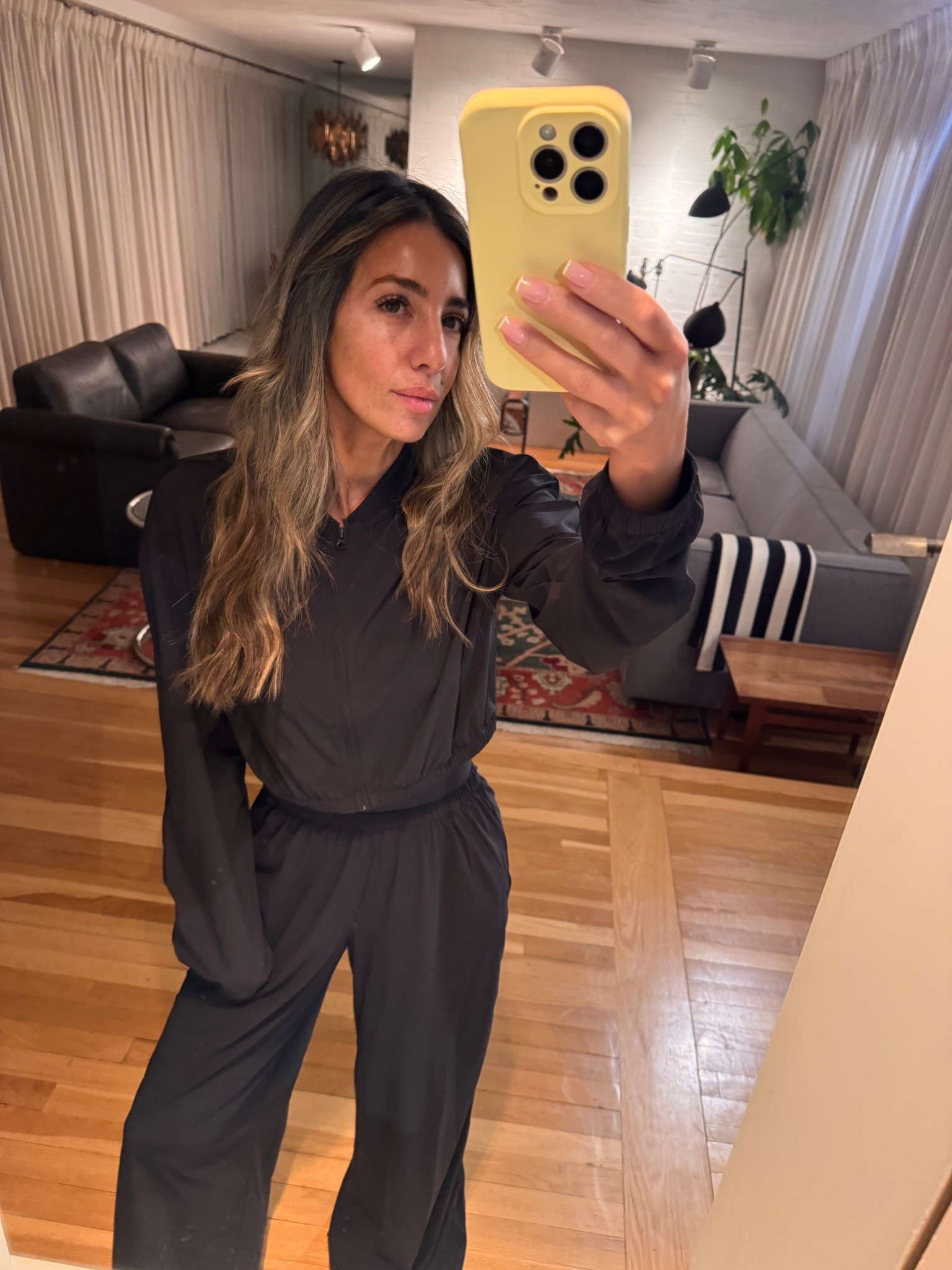 Essentia Travel
Outfit #alo @Alo Yoga 

#LTKTravel #LTKvlog #LTKActive