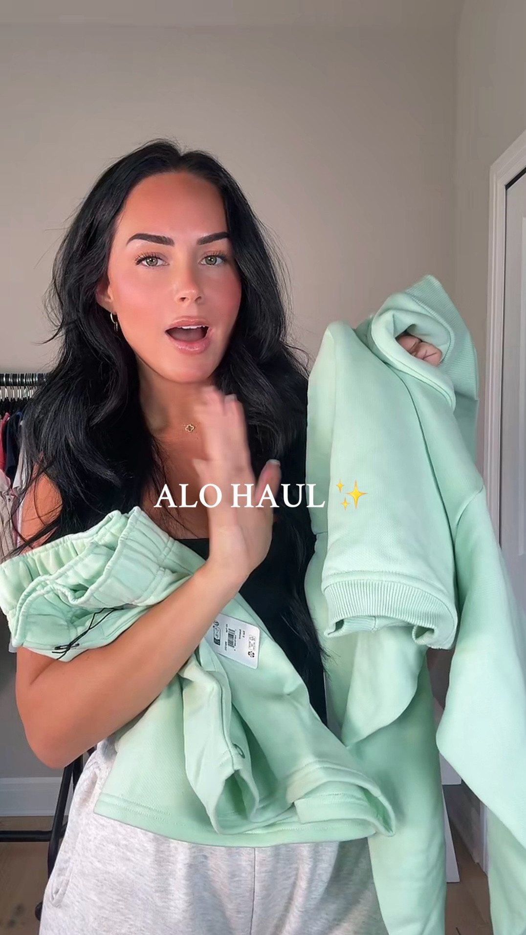 ALO HAUL 🛒 NEW SPEARMINT COLOR 😍

#LTKFindsUnder100 #LTKSummerEdit #LTKActive