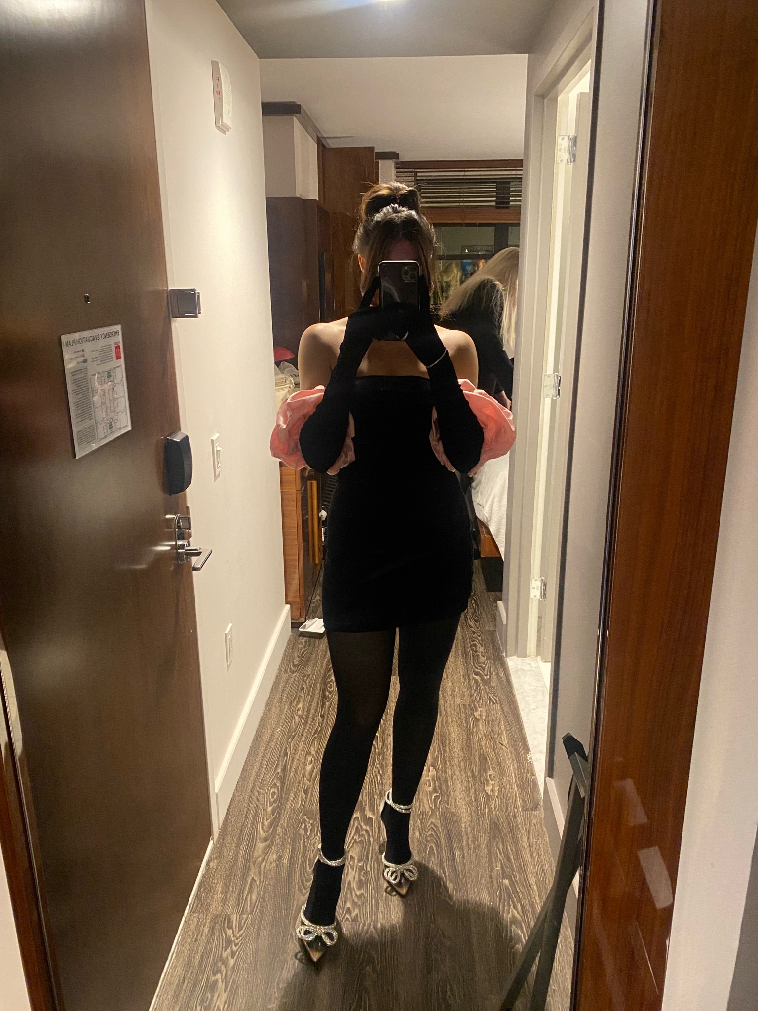 Holiday dress, dress with gloves, mini dress, velvet dress 


#LTKHoliday #LTKstyletip #LTKSeasonal