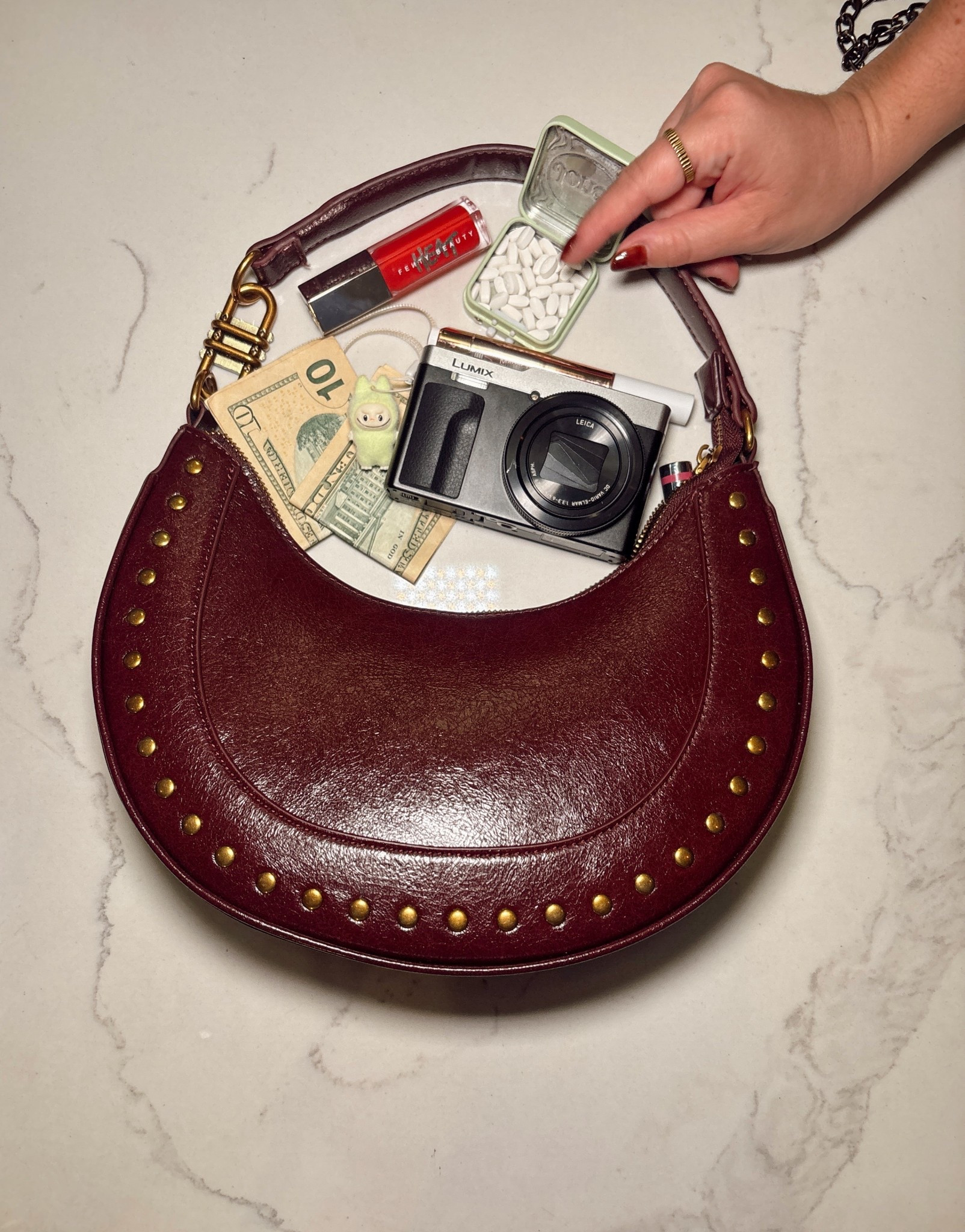 Fall shoulder bag find. Burgundy is my color for this season ♥️