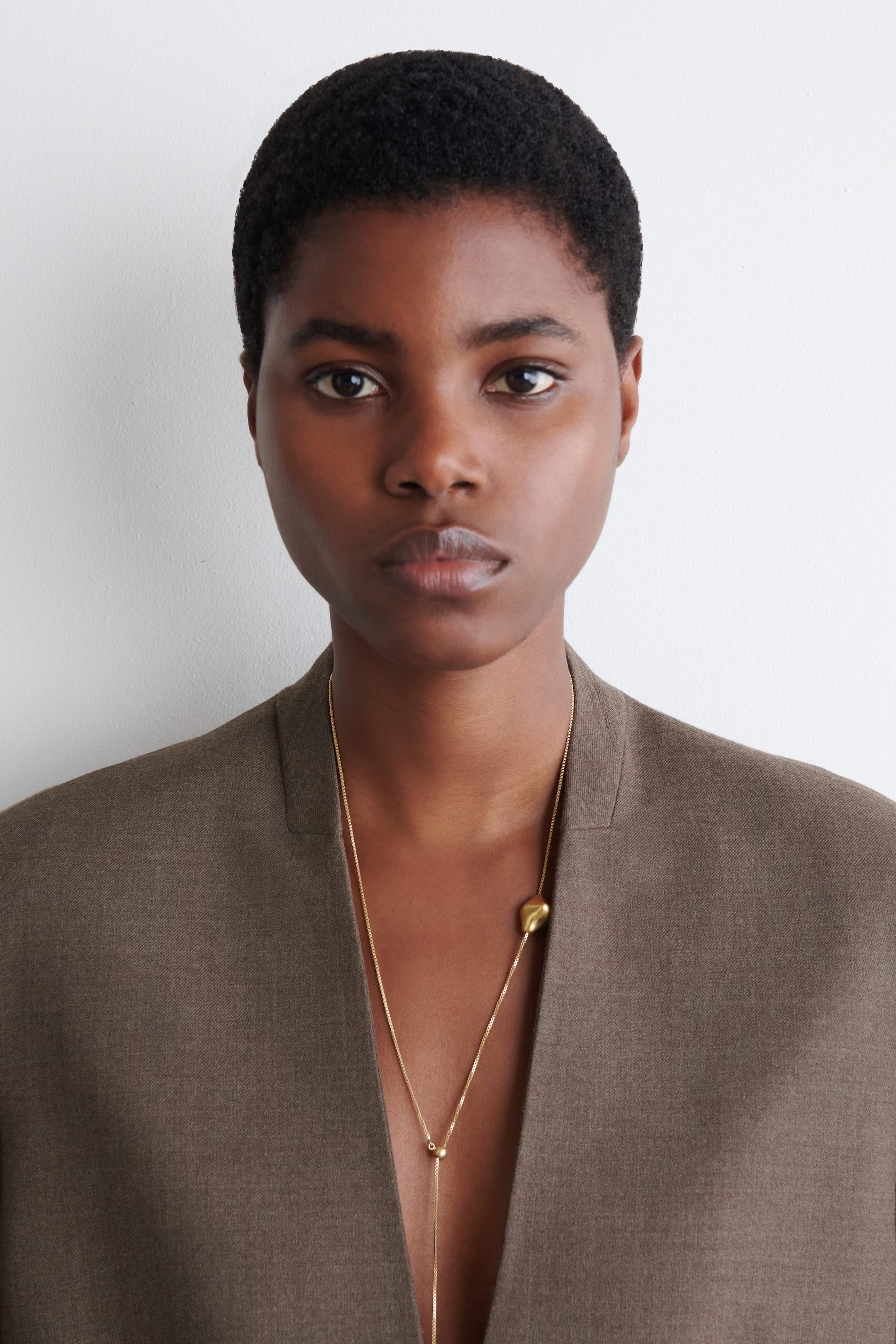 MOLTEN PENDANT NECKLACE - GOLD | COS | COS (EU)