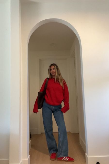 Red is the colorrrrr! Wasn’t sure if I was going to like this sweater bc some of the reviews but I loveee!!! It’s so cute 

Jeans are Abercrombie :) 