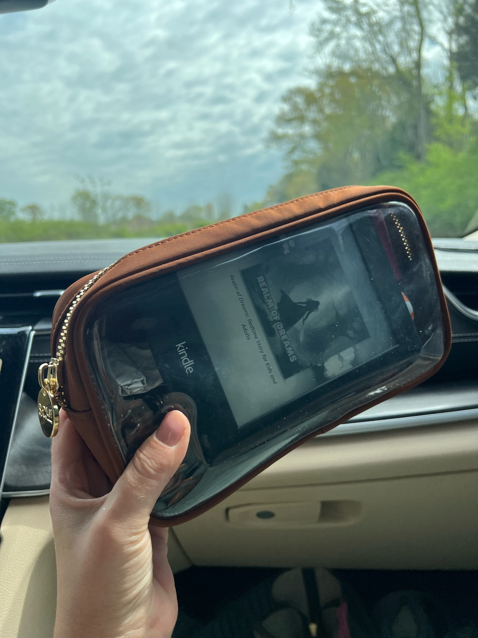 This Stoney clover bag is 10/10 worth it 

#LTKfindsunder50 #LTKtravel #LTKSeasonal