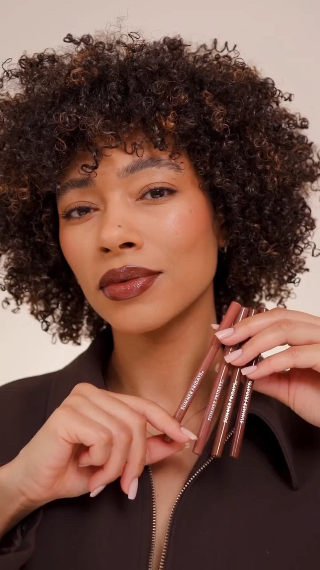 If it’s a nude or brown lip liner I’m all over it 👀

Swatched a few of the brown-leaning shades from the new Summer Fridays SoftLine Lip Liners [gifted].

The formula feels really balanced. Creamy enough to glide with dragging, but it sets matte and lasts well.

Wearing each shade all over with and without the Butter Balm in Vanilla here 🤍