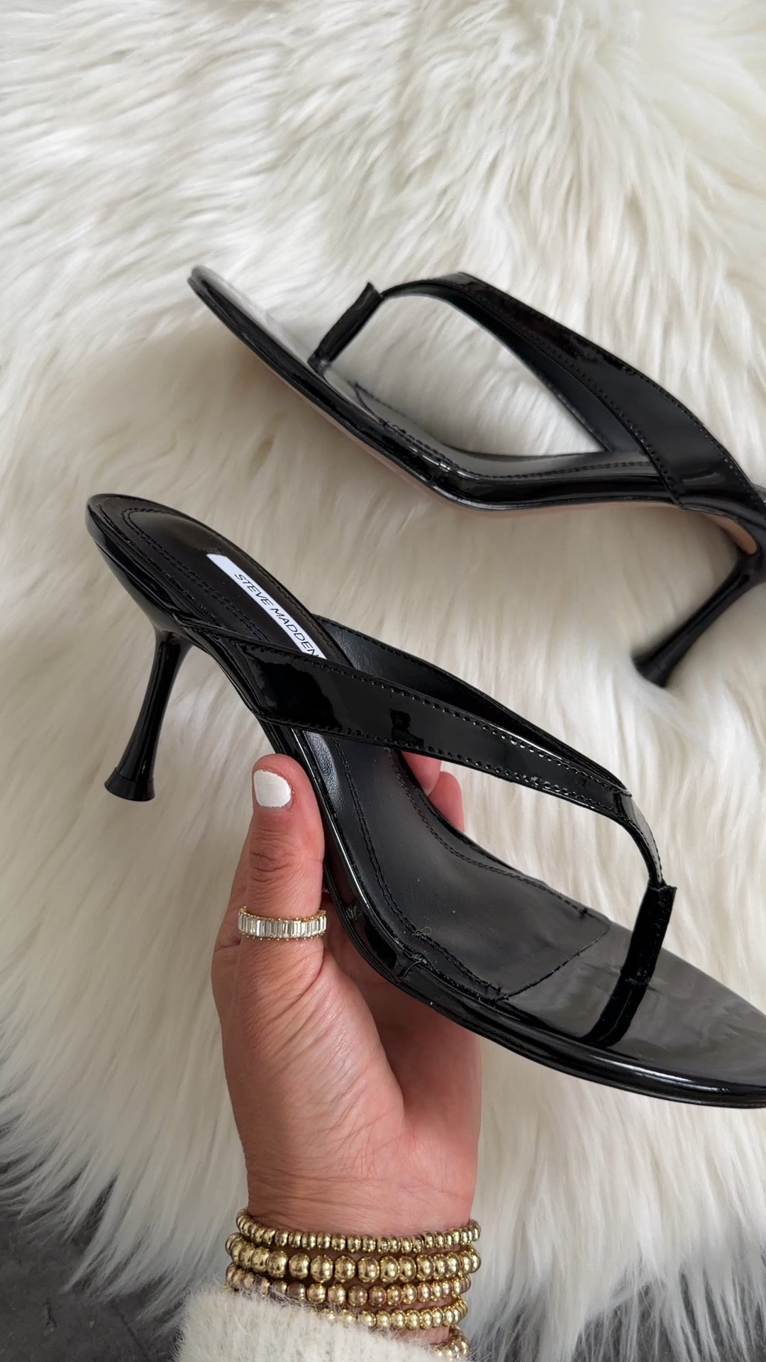 Steve Madden faroh black flip flop sandals I went up a 1/2 size 