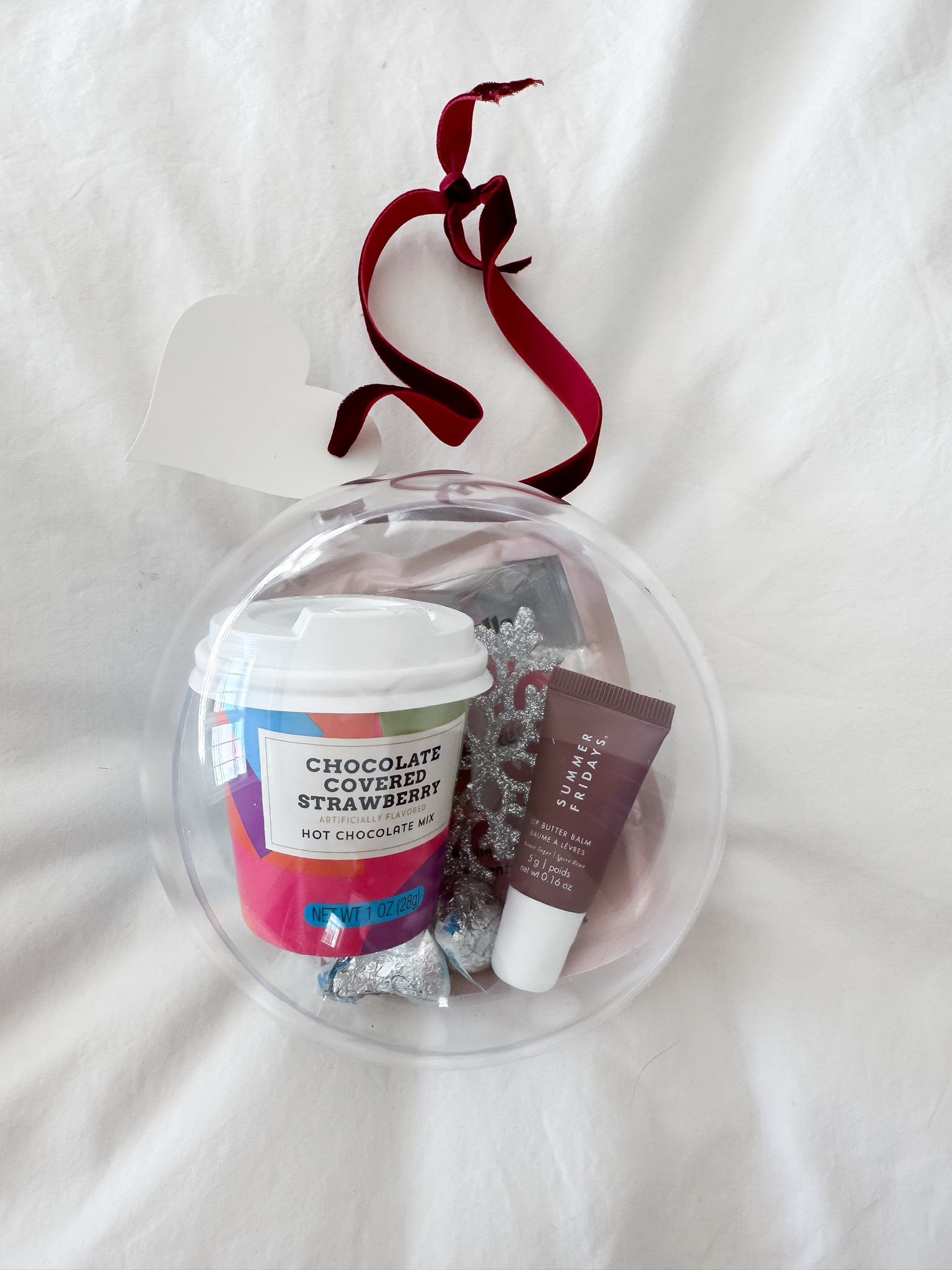 Christmas gift idea for anyone you want to show a little appreciation to! A teacher/mailman/cleaner etc. I love little gifts like this because you can get sets and split them up to make it cost effective and this presentation is so festive and fun! ❤️⭐️

**these are the 120mm balls


Teacher gift idea, teacher gifts, Christmas gifts, Christmas gift ideas, Christmas gift idea, ornament gift, gift for teacher, small gifts, gift for mailman, brr basket, holiday gift idea, gift guide, Christmas gift box, gifts

#LTKHoliday #LTKSeasonal #LTKGiftGuide