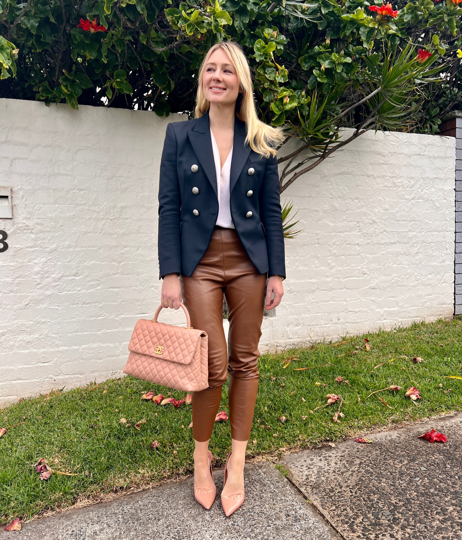 Workin’ 9-5! A navy blazer says business and should be in your wardrobe with a black one too. I love a structured one, fitted and slim line…metallic hard wear touches for a more high end polished feel...

#LTKstyletip #LTKFind #LTKworkwear