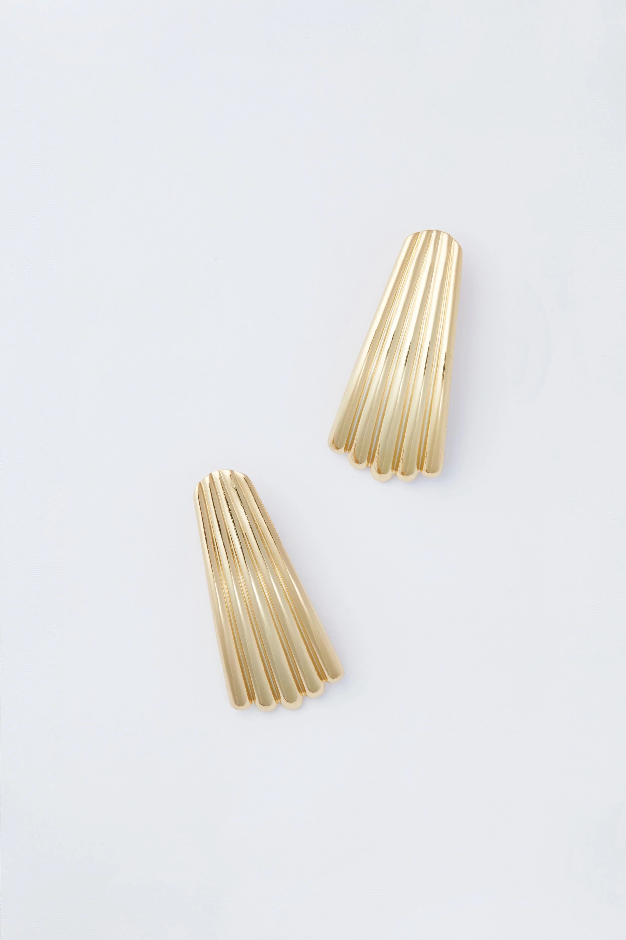 Gold Ripple Earrings | Tuckernuck (US)