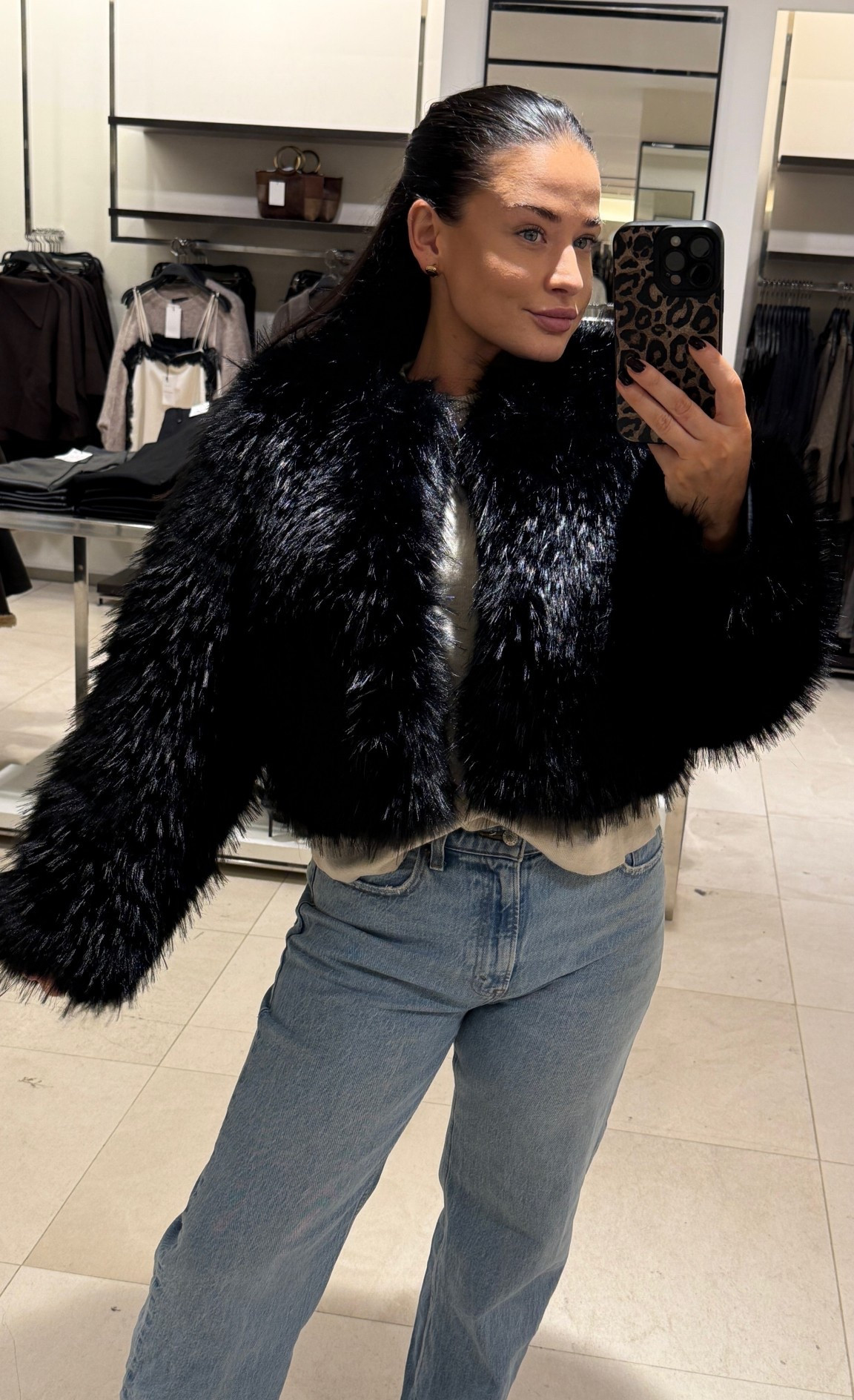 The most gorgeous fur jacket 😍🫶🏼 this is size M

#LTKuk #LTKfestive #LTKpartywear