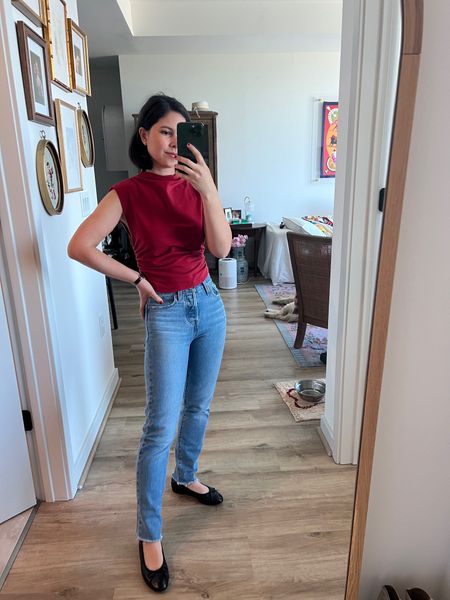 Reformation Lindy top xs
Levi’s wedgie 23, full length on me at 5’1”
Chanel ballet flats 

Sunday outfit, book club, weekend coffee, coffee date, reformation top, reformation Lindy, petite friendly jeans, petite jeans, Levi’s, jeans under $100


#LTKfindsunder100 #LTKfindsunder50