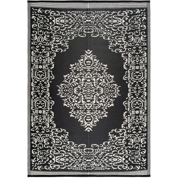 Beverly Rug 4' x 6' Black and White Medallion Outdoor Rug - Walmart.com | Walmart (US)
