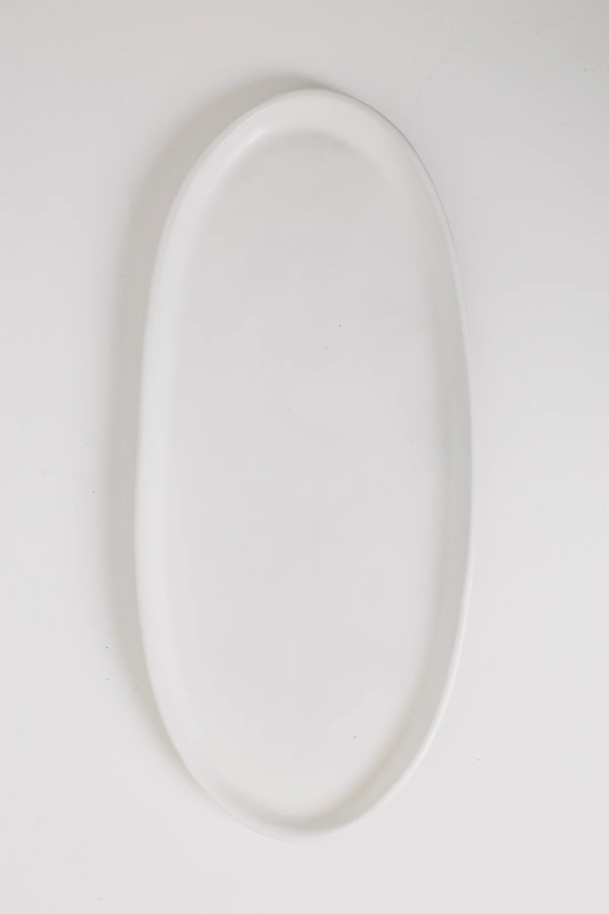 Ines Large Oval Lipped Serving Plate - Matte White - 16 inch | THELIFESTYLEDCO