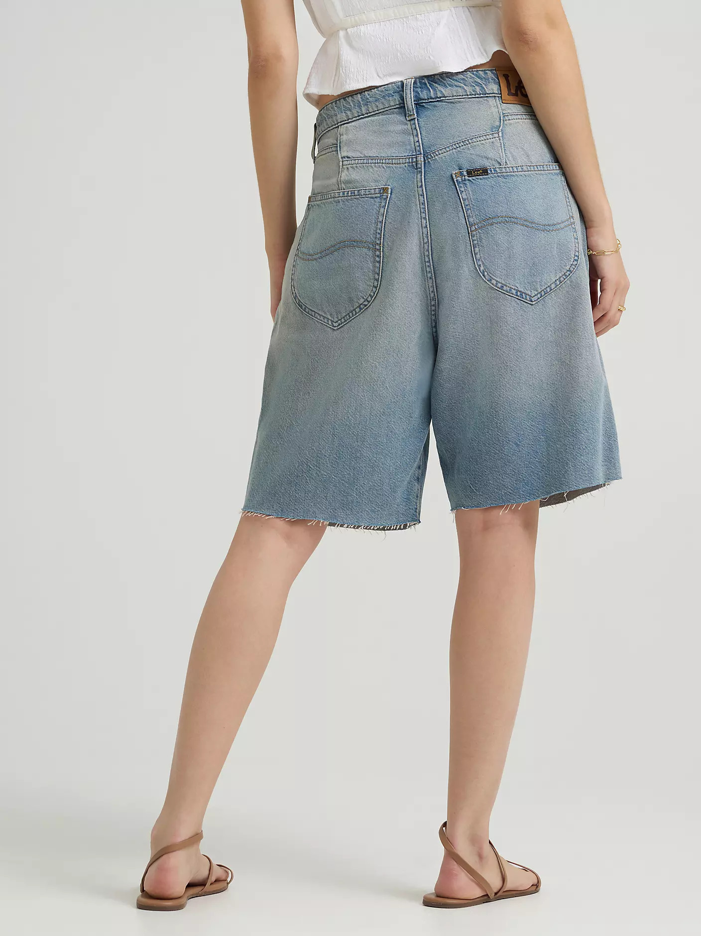 Women's Low Rise Button-Fly Darted Slouch Denim Bermuda | Lee Jeans