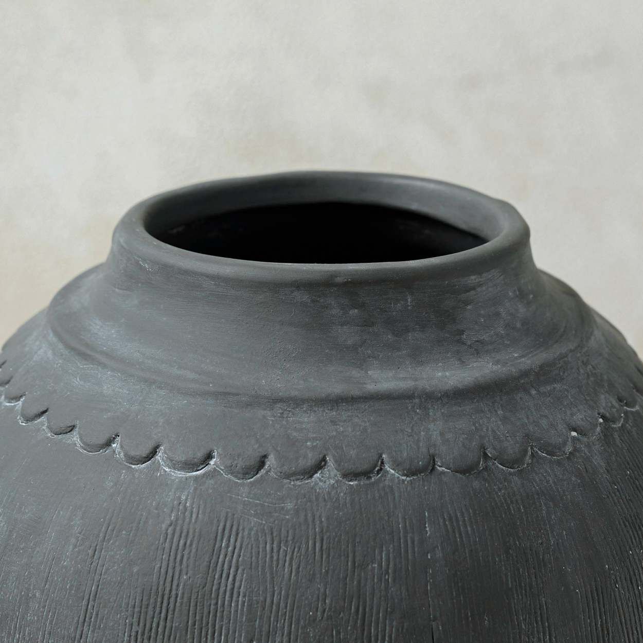 Scalloped Black Vase | Magnolia