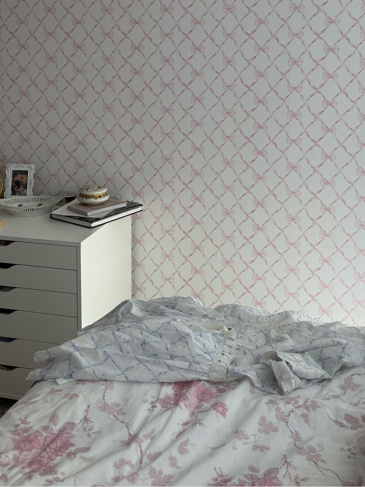 The CUTEST wallpaper ever! I just love the way my room is coming together and I’m obsessed with the bow theme!🎀
 

#LTKHome #LTKFindsUnder100 #LTKU