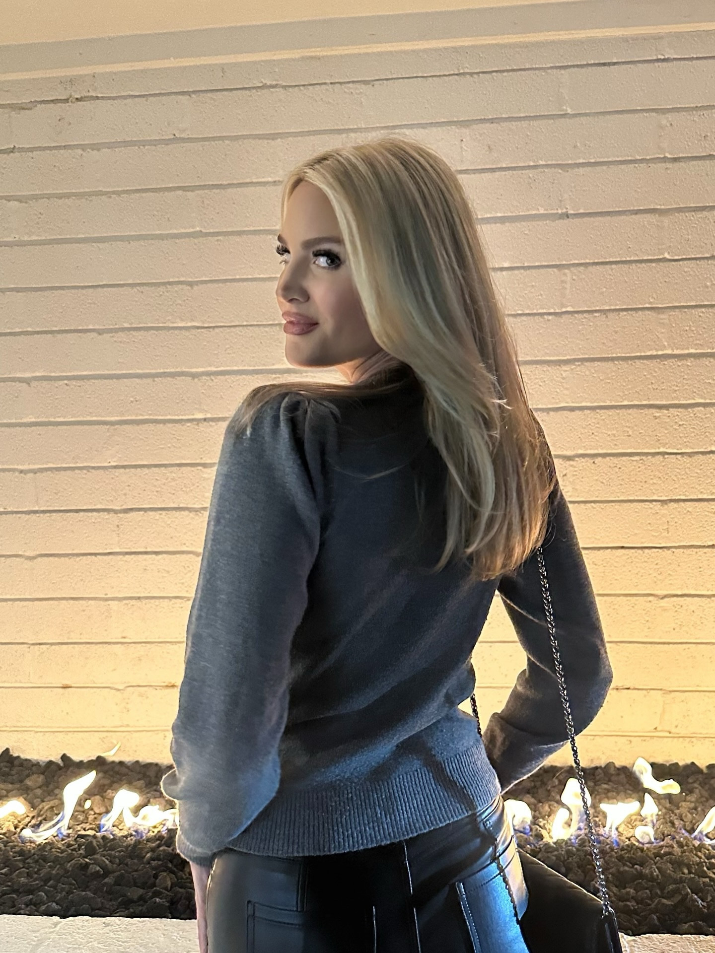 Holiday hair activated. ✨🔥
Something about a fresh blonde moment just makes everything feel brighter.
@michelle.keoghan has been my blonde queen for years — she just gets it every time 💛
Forever obsessed with @shagscottsdale… the Scottsdale secret that isn’t really a secret 😌

📞 480-932-9091 to book before the holidays!

#ScottsdaleHair #BlondeCheck #HolidayGlow