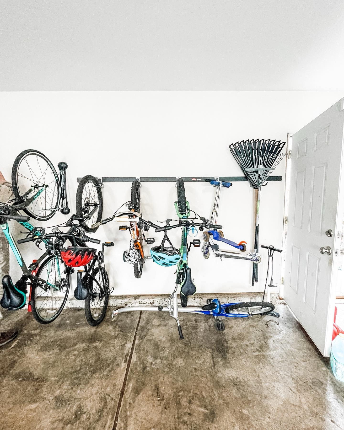 We are so excited to share this project and are even more excited that our client can park TWO cars in this former storage unit…aka, their garage.
⠀⠀⠀⠀⠀⠀⠀⠀⠀
The best part is, we worked with the client over the course of several months to go through each and every box - making decisions about what to keep, donate, sell, recycle and toss. 

Her willingness to tackle projects between sessions, allowed this to feel like one of the most thorough editing projects to date! We love helping clients achieve their organizing goals - meeting them wherever they are in the process! 🤩