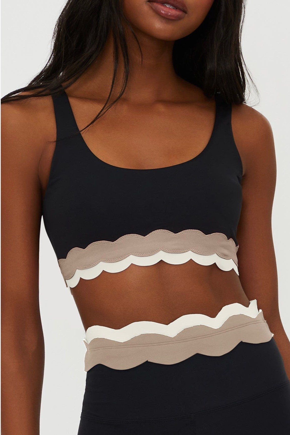 This workout set from Beach Riot is soooo good! I love the contrast of the colors, the scallops, everything!

#LTKmomlife #LTKActive #LTKfitnessgoals