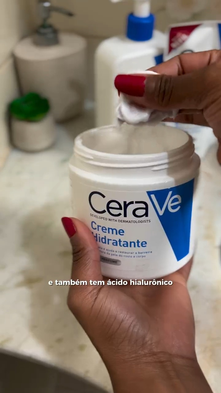 O inverno já chegou e nada melhor que @ceravebrasil pra hidratar e restaurar a barreira da sua pele! 

Desenvolvida com dermatologistas CeraVe possui ácido hialurônico e também as 3 ceramidas essenciais, que são cruciais para proteger e restaurar nossa pele! 

Agora que você já entende sua pele e sabe que precisa de CeraVe, tá esperando o que pra garantir o seu?

#SquadCRV #CeraVeSkinCare #HidrateComoEspecialista #publi