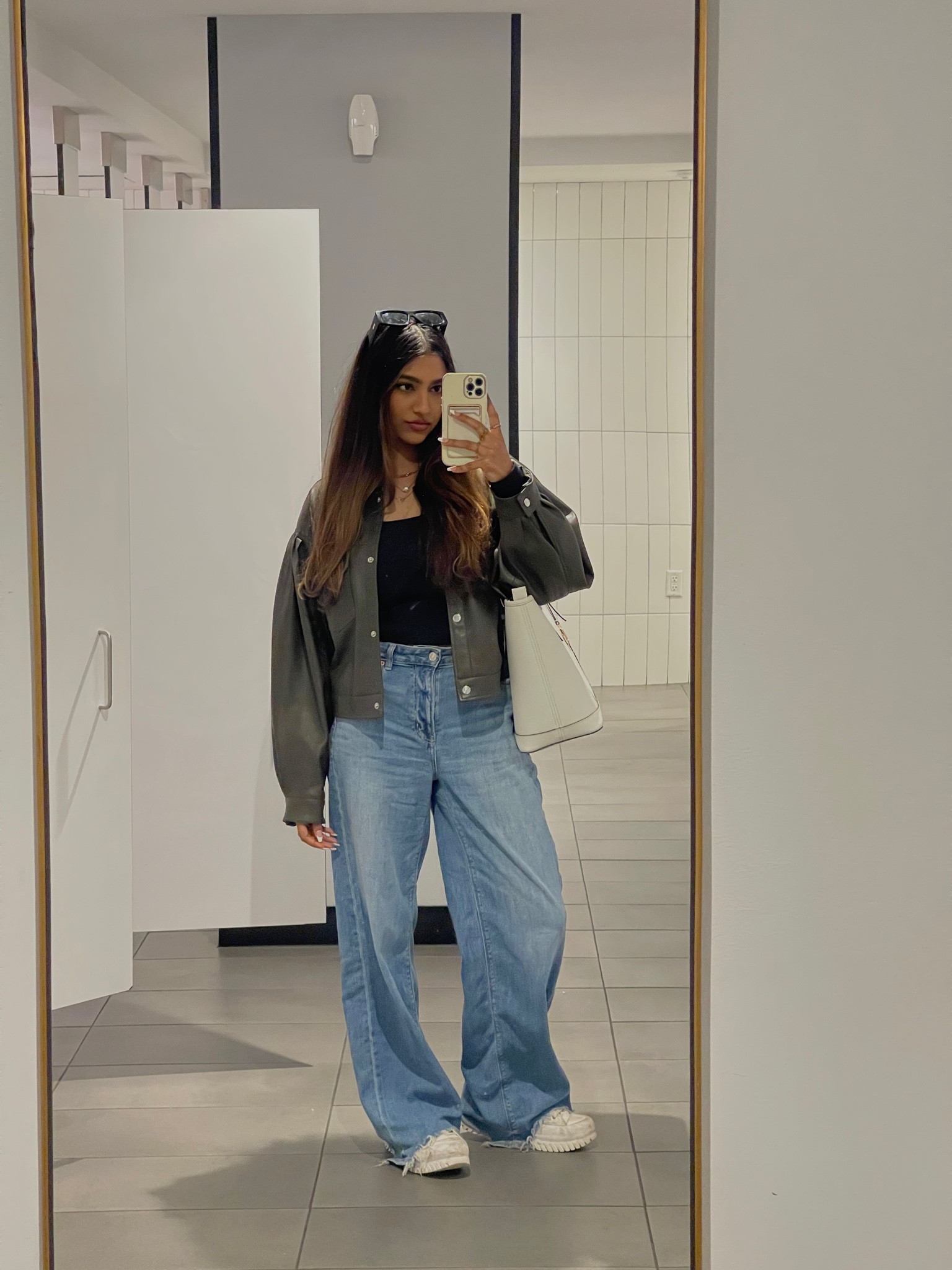 Chicago outfit🏙️ denim light wash jeans from AE, black long sleeve top from madewell, green jacket from Tahari (not sold anymore sadly), shoes from Converse, & bag from Michael Kors

#LTKBeauty #LTKTravel #LTKStyleTip