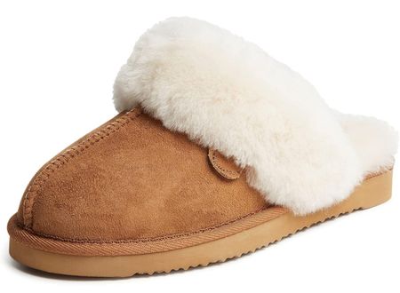 Ugg dupe alert! Literally so comfy & perfect for the winter months 

#womens
#slippers
#duperalert
#amazon

#LTKshoecrush #LTKFind #LTKunder50