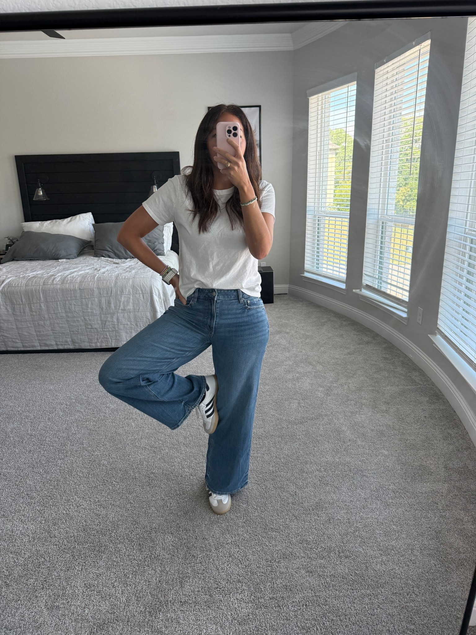 in my wide leg jeans era 👏🏼