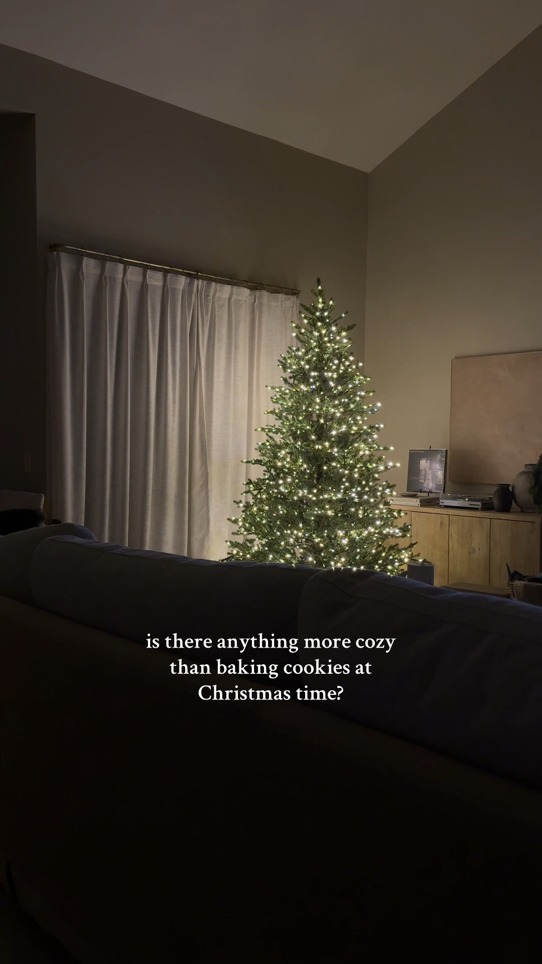 Baking sheet is sold out on Amazon but linked a smaller set below

Christmas tree, viral Christmas tree, grand duchess Christmas tree, Christmas time, Christmas aesthetic, cookie sheet, baking sheet, baking essentials, amazon kitchen finds, cozy living room, living room inspo

#LTKSeasonal #LTKHome #LTKHoliday