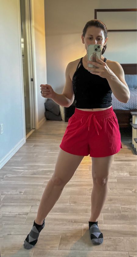 Fitness shorts with multiple pockets. I sized up one size to small.

I'm 4'10" and 115#; bust 32B, waist 26, hips 36


#LTKFitness #LTKStyleTip #LTKActive