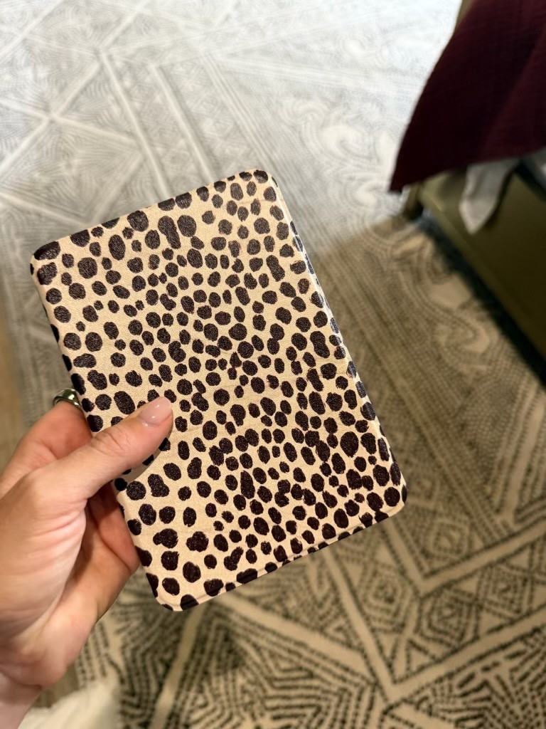 The cutest kindle case!

Amazon, amazon finds, kindle case, leopard, must-haves