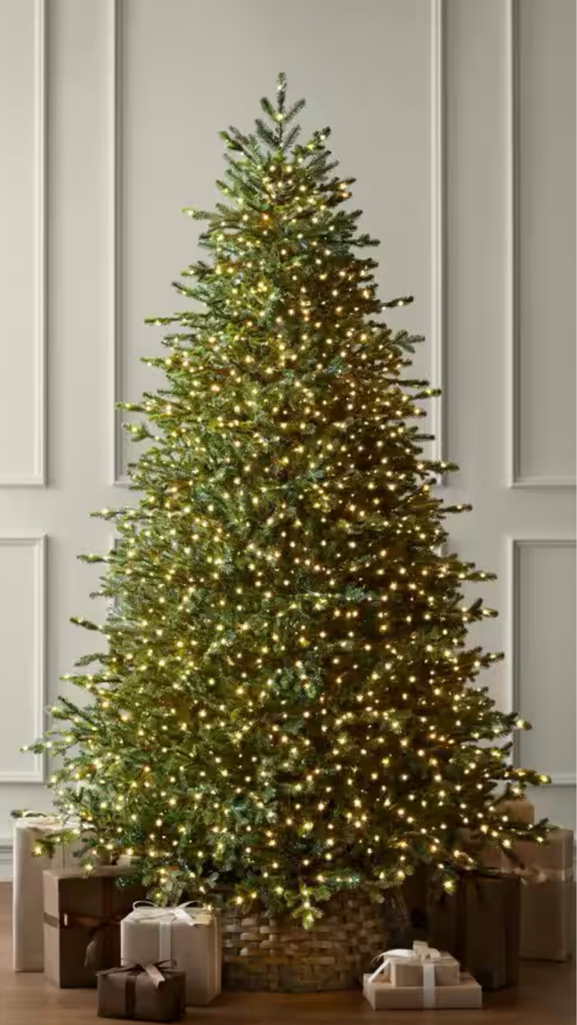 The viral Christmas tree is back!!!!