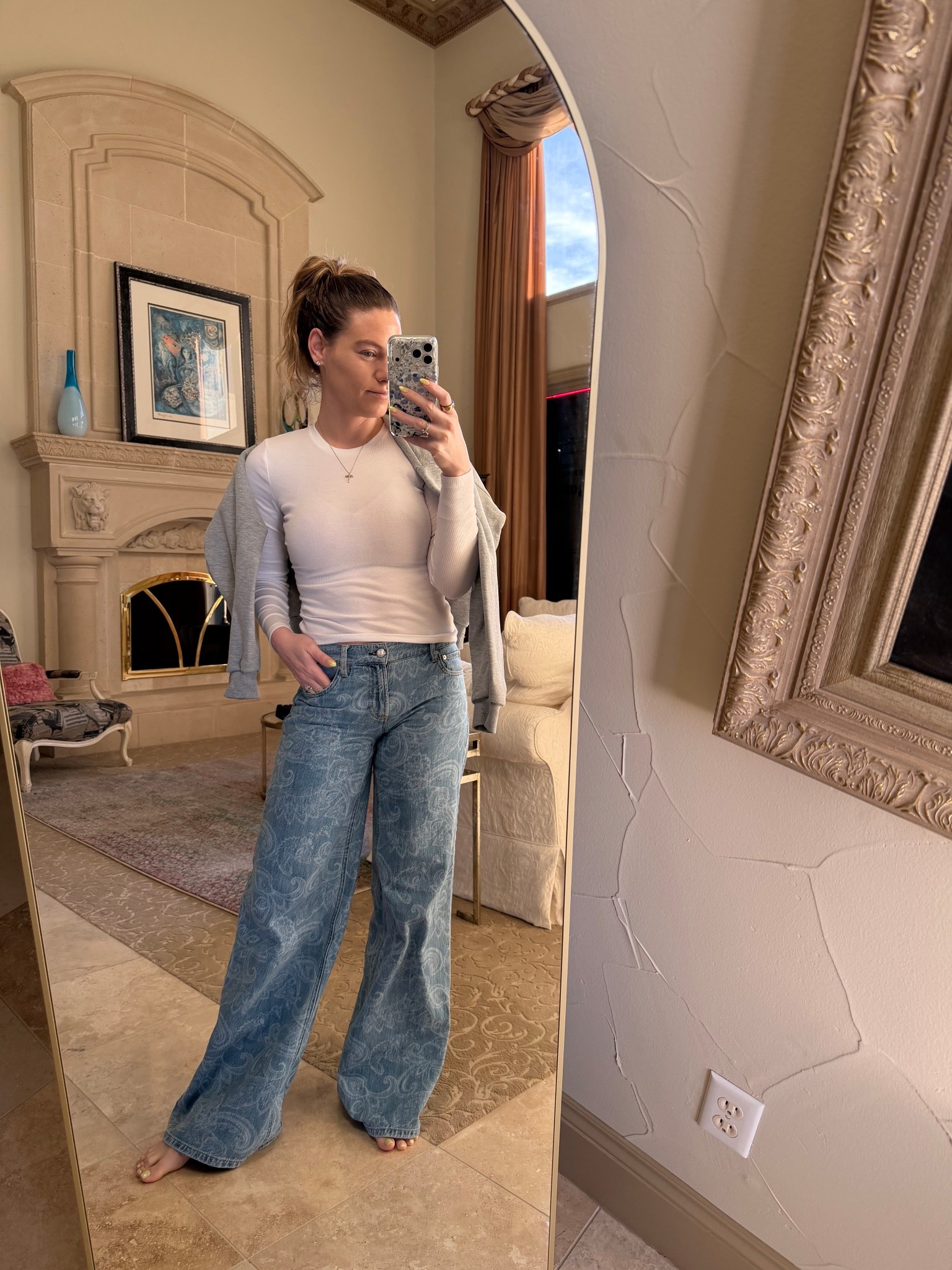Tuesday work outfit 

A beautiful light paisley printed wide leg jean - size 26 from Alice + Olivia 
A long sleeve white ribbed shirt - size small
Alo accolade sweatshirt in grey - size small 

#LTKootd #LTKWorkwear