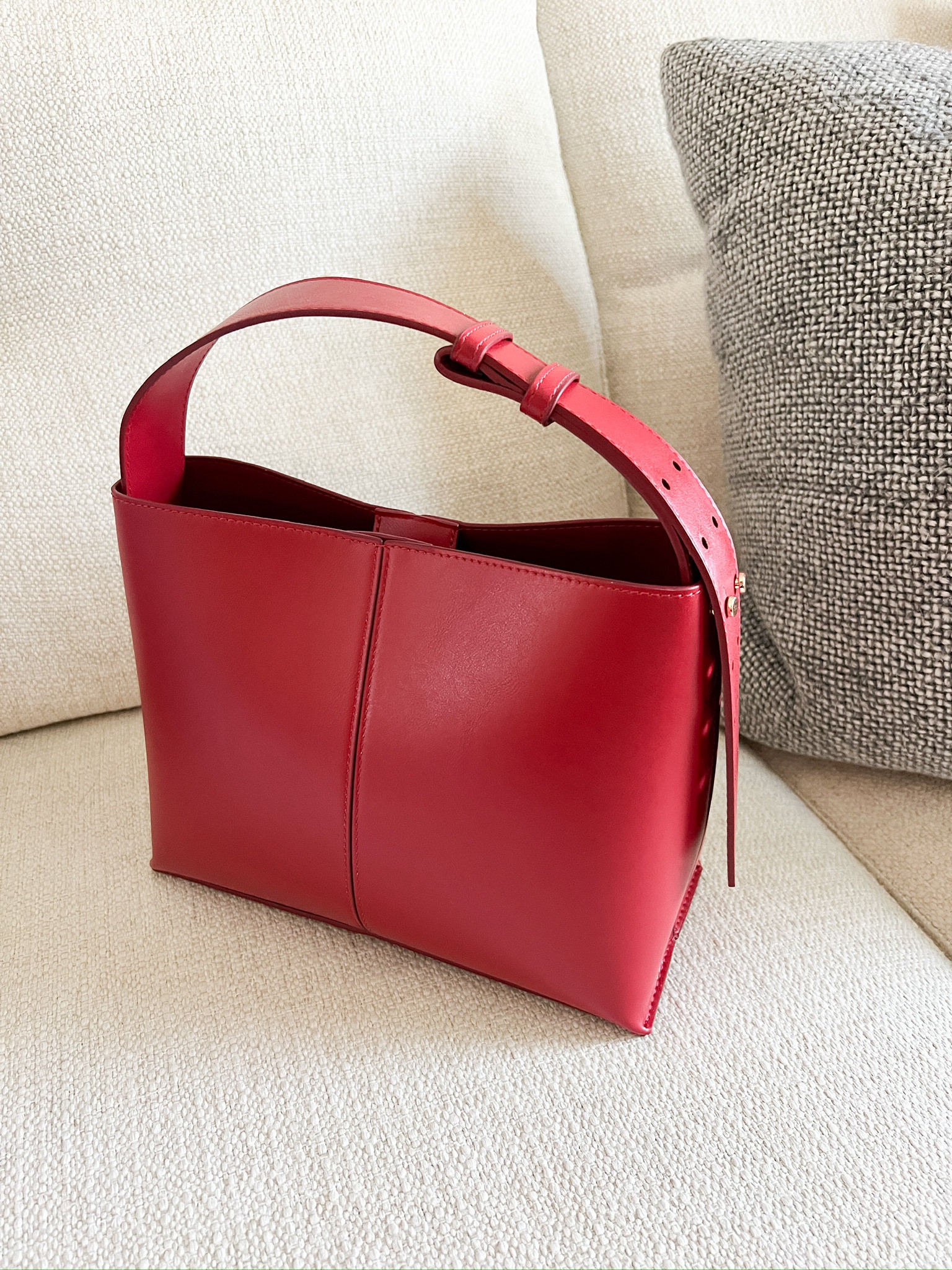 Mini-shopper shoulder bag
Medium. Shopper style. Short strap. Long removable strap. Shoulder strap. Inside magnet fastening. Inner lining.
10.63x7.87x4.33 in (Length x Height x Width).

#LTKStyleTip #LTKFindsUnder50 #LTKSaleAlert