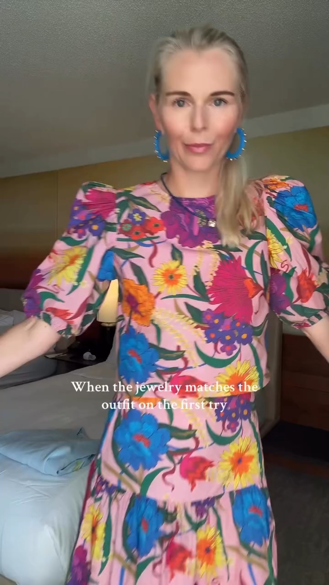 Trust me when I say this.. our new chunky scrunchie is the best jewelry for your hair 💫 #jewelry #shopsmithandco