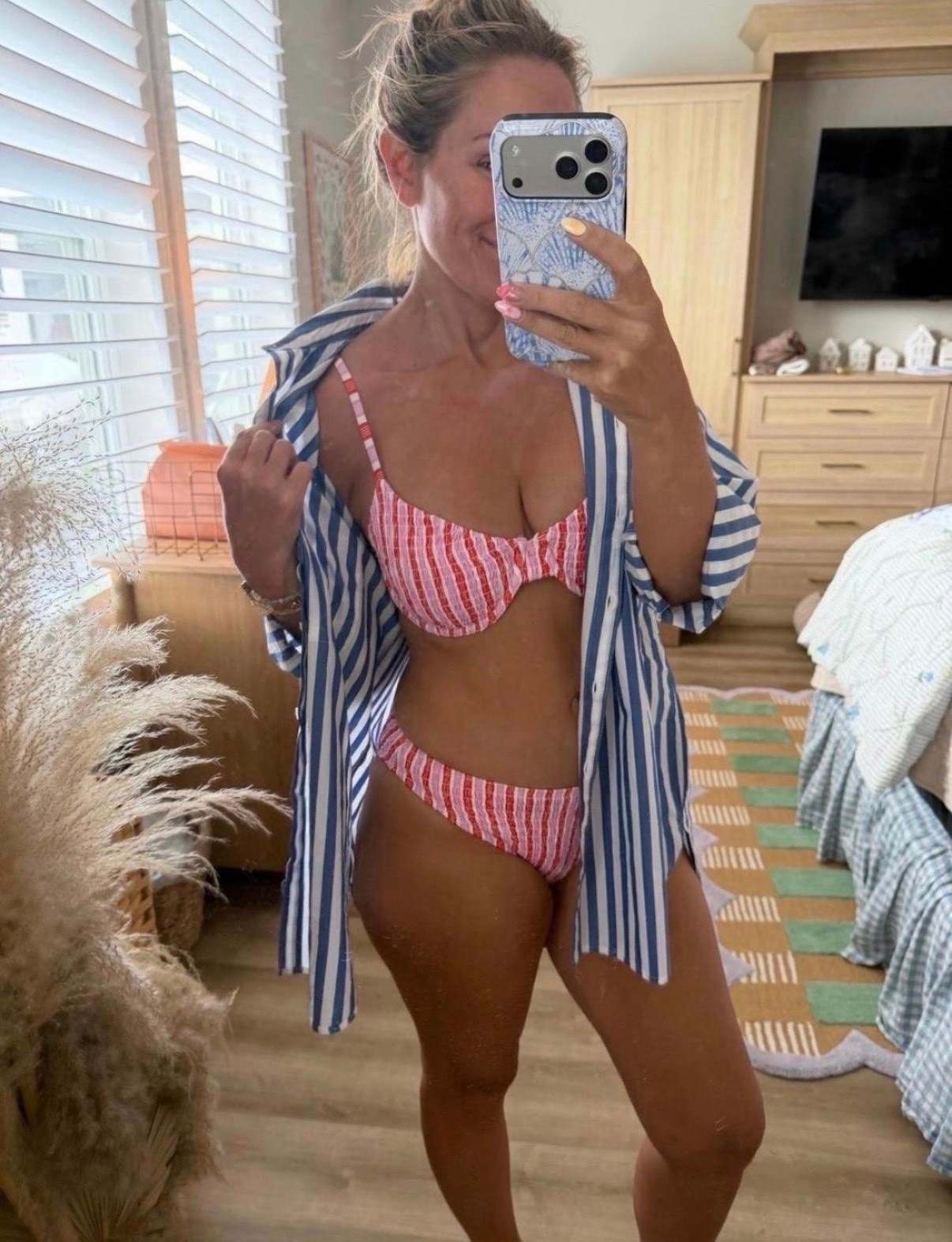 If East Coast summer was an outfit 🇺🇸☀️🌊

The striped button-down, the red-and-white textured swimsuit, the effortless “throw it on and head to the beach” vibe… this is exactly what I want to wear on repeat all season long.

The button-down doubles as the perfect cover-up, and this swimsuit is so flattering and supportive without sacrificing comfort.

Comment LINKS and I’ll send everything your way! ❤️🤍💙