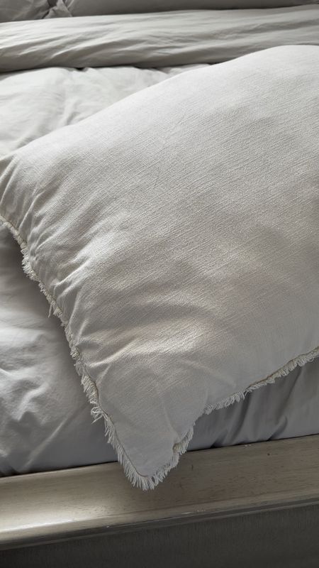 Super soft and oversized neutral throw pillows that are under $50! #throwpillow #bedding 

#LTKhome #LTKfindsunder50