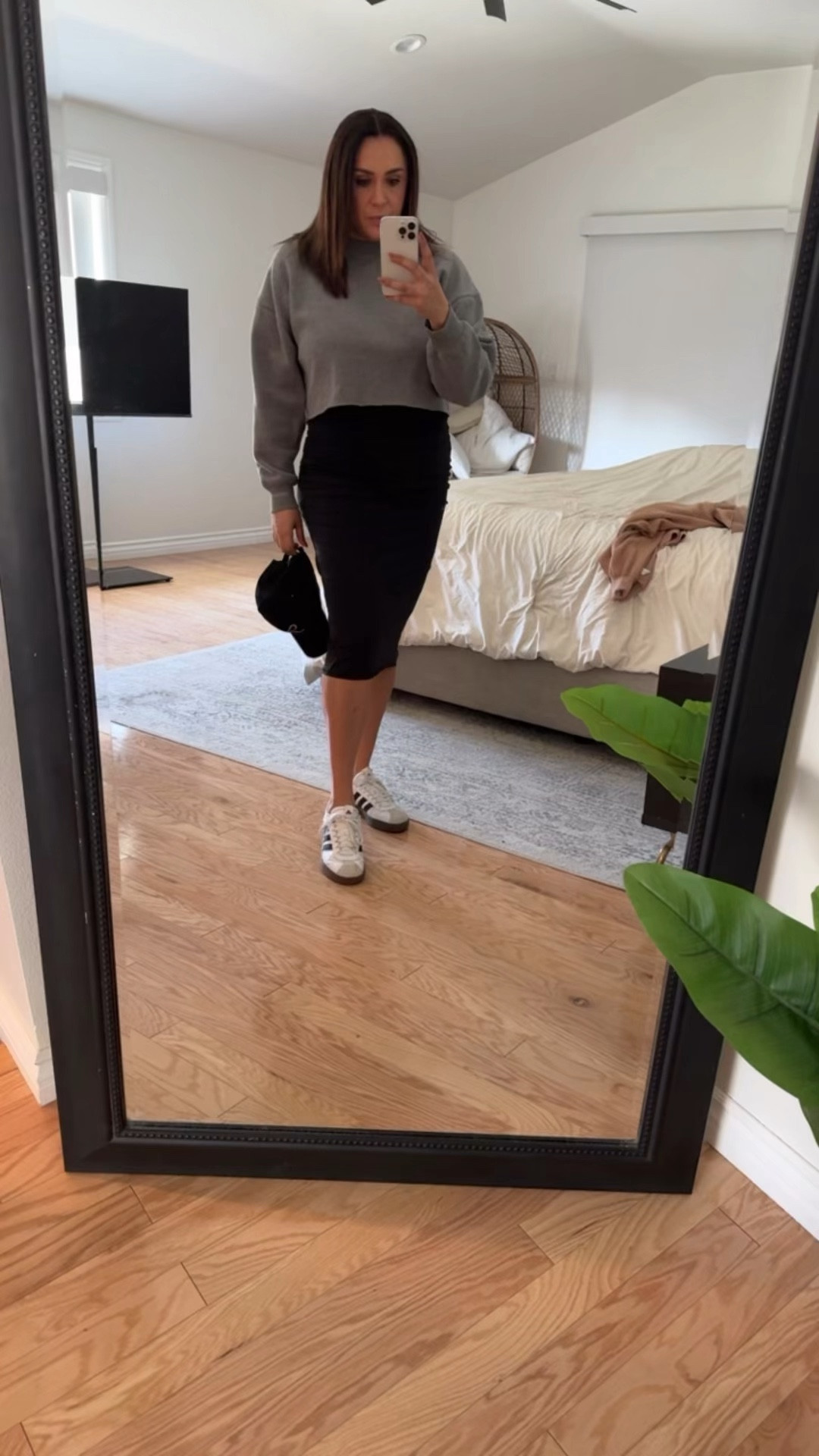  Casual weekend look, kids birthday party, skirt and sneakers, crop sweater 