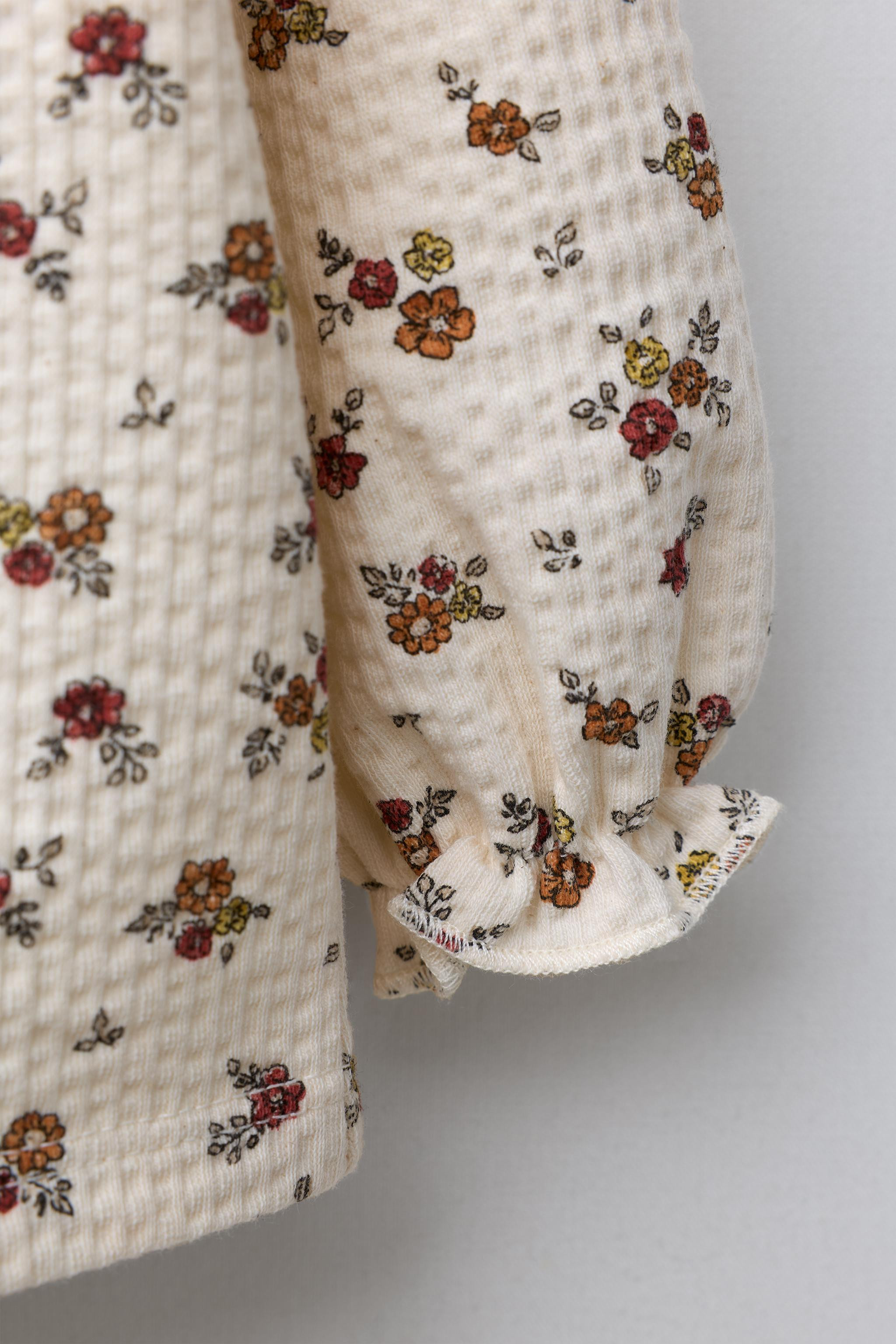 FLORAL EMBOSSED T-SHIRT | Zara US