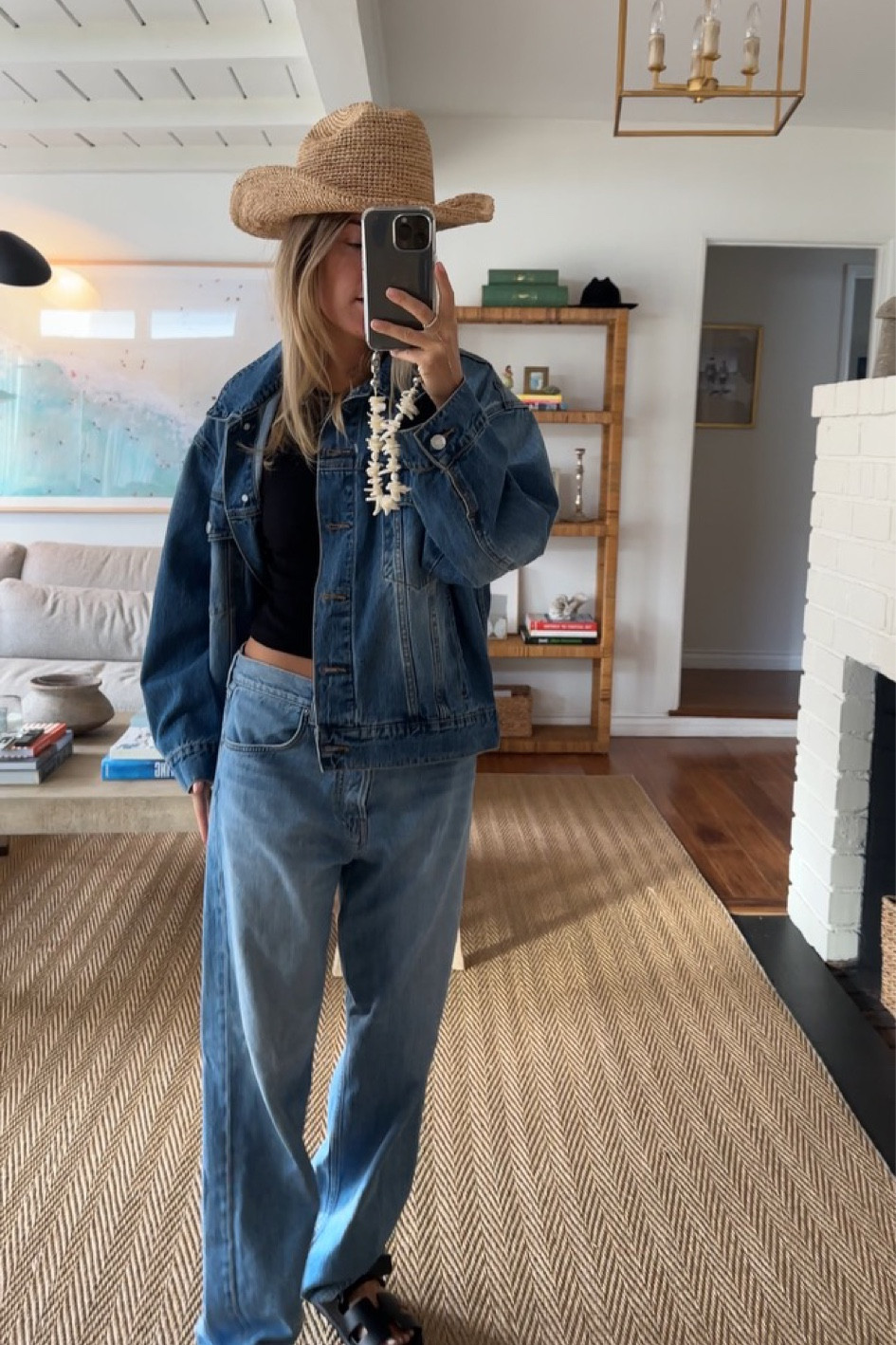 Ootd 🖤 Such a cute raffia hat