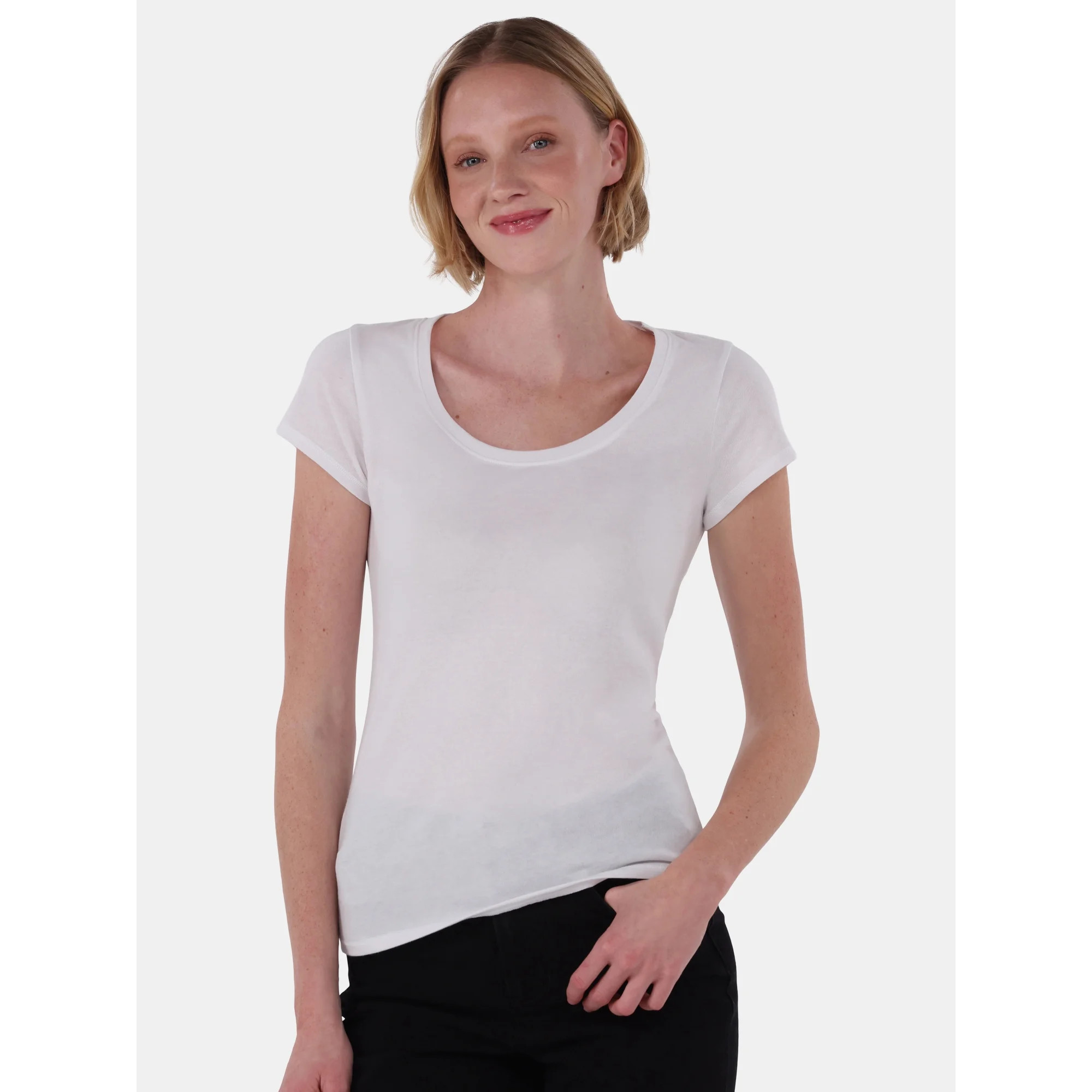 No Boundaries Scoop Neck Tee with Short Sleeves, Women's | Walmart (US)