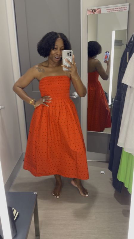 Oh this red dress is everything, it comes with removable straps, it has pockets and smocking in the bust area. 
Wearing a size medium! 


#LTKFindsUnder50 #LTKVideo #LTKStyleTip