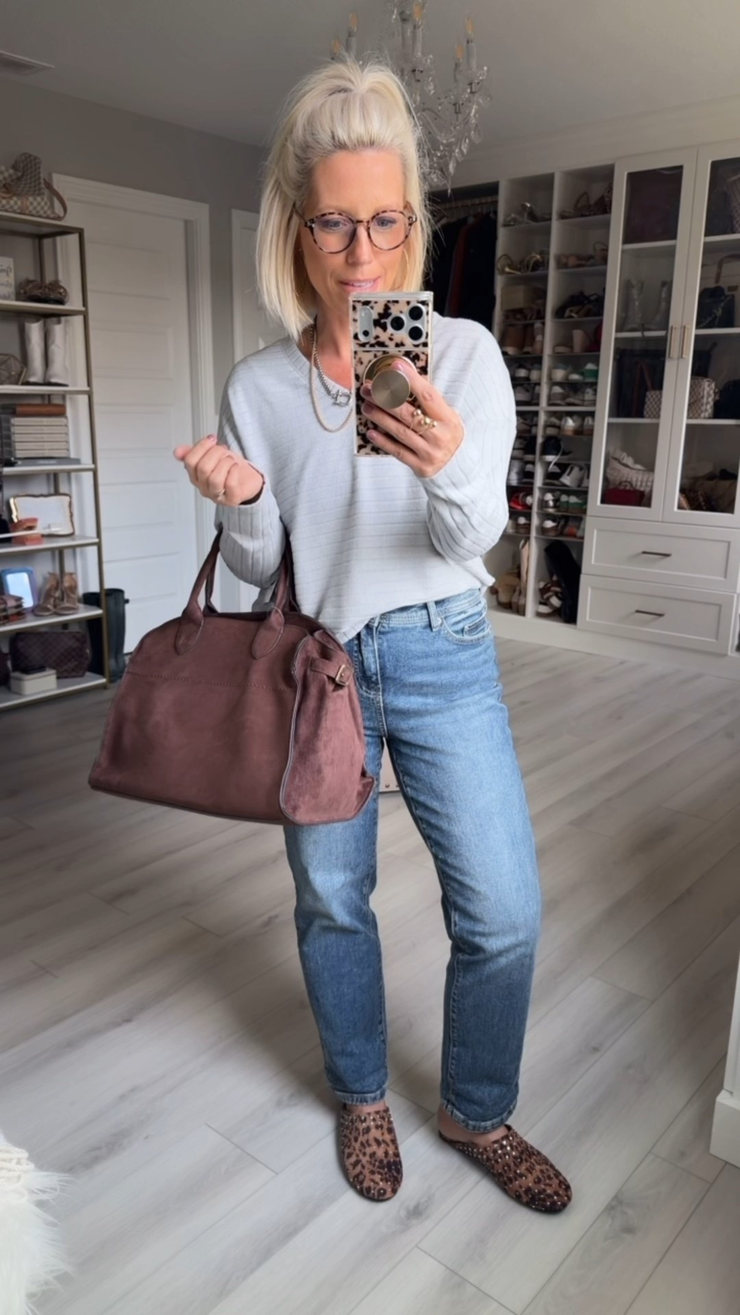 I’m super excited about these new hacci tops! So simple but with details that make it an elevated comfortable look and on sale for $7 now!!!
⬇️⬇️⬇️
Top size small
Jeans sized down to a 2. They run big!
Shoes fit TTS



#LTKootd #LTKFindsUnder50 #LTKSaleAlert